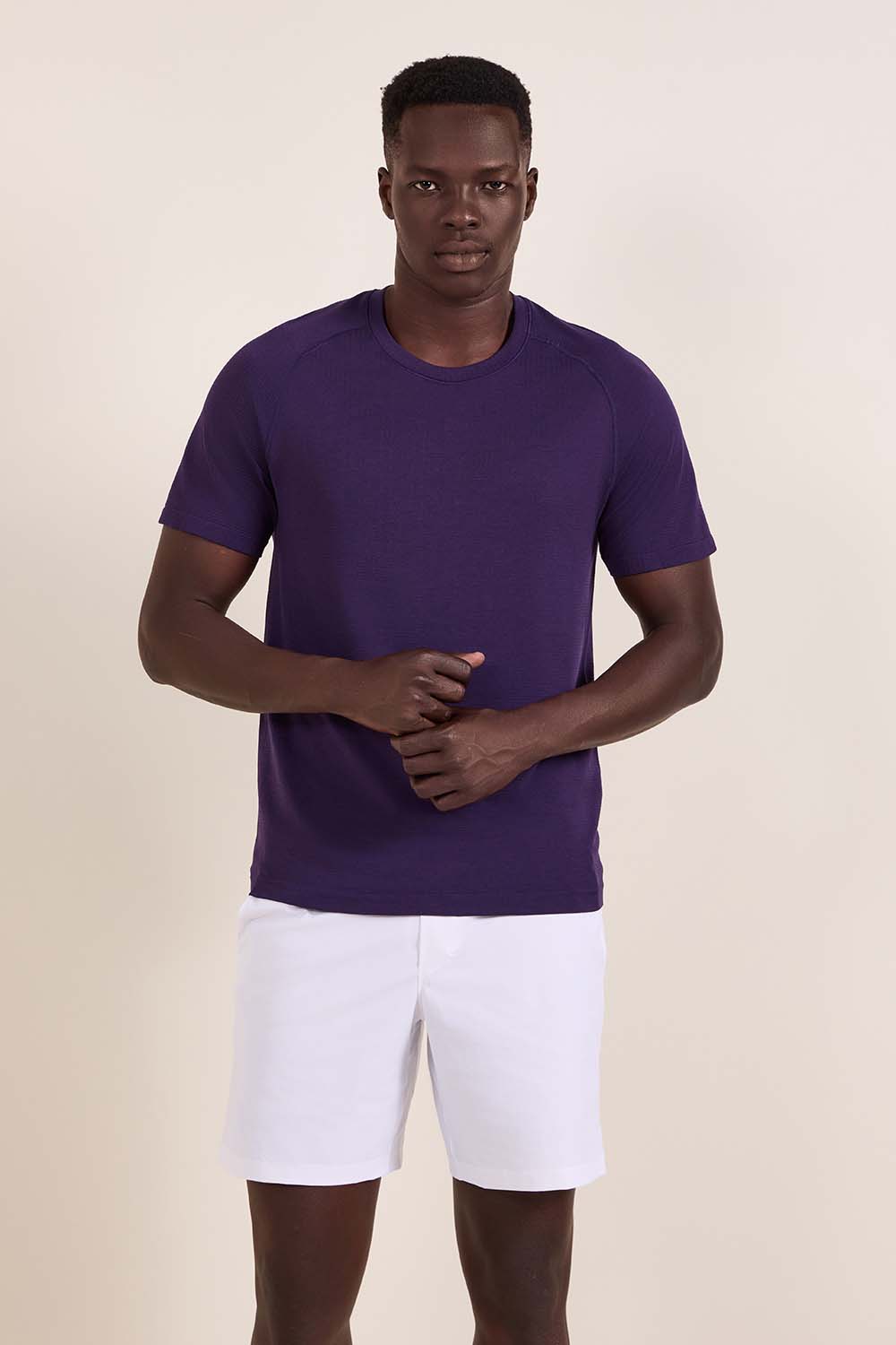 תמונת דוגמן קידמית של Metal Vent Tech Short-Sleeve Shirt