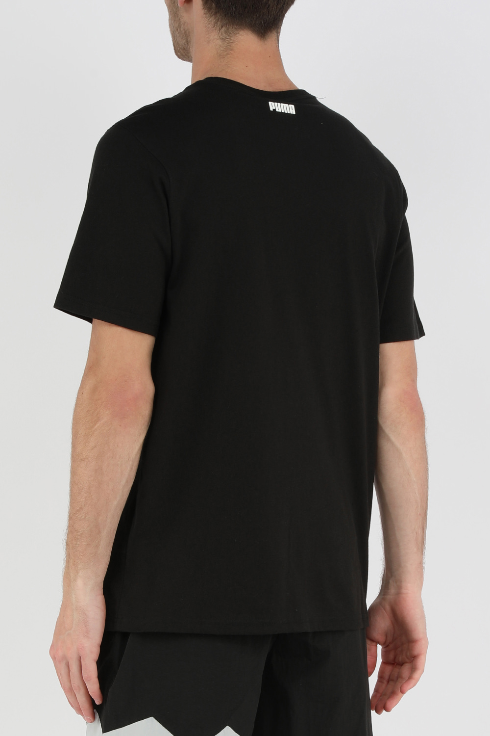 תמונת דוגמן אחורית של חולצת כדורסל שחורה עם הדפס חתול