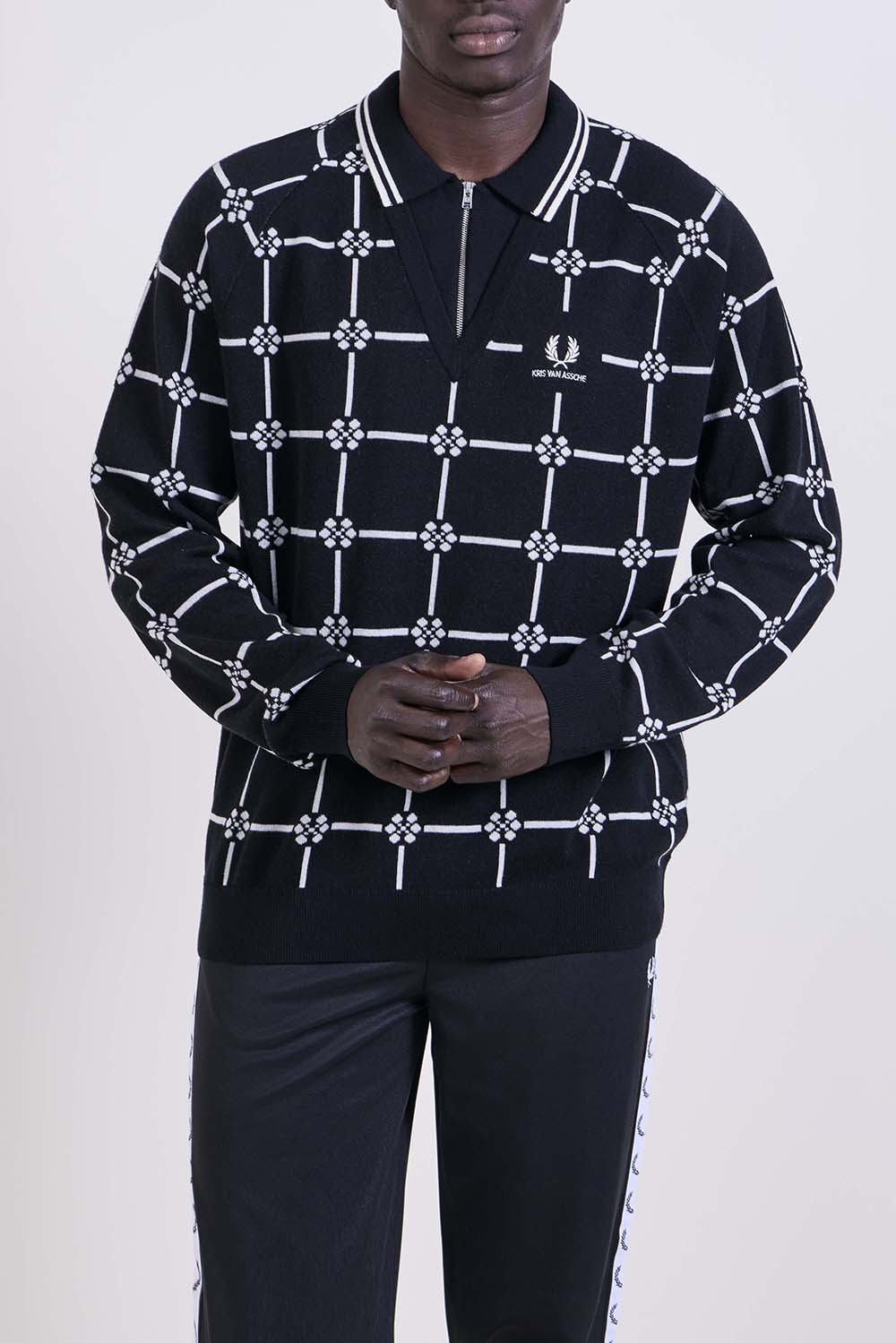 תמונת דוגמן קידמית של סוודר פולו בגזרה ישרה