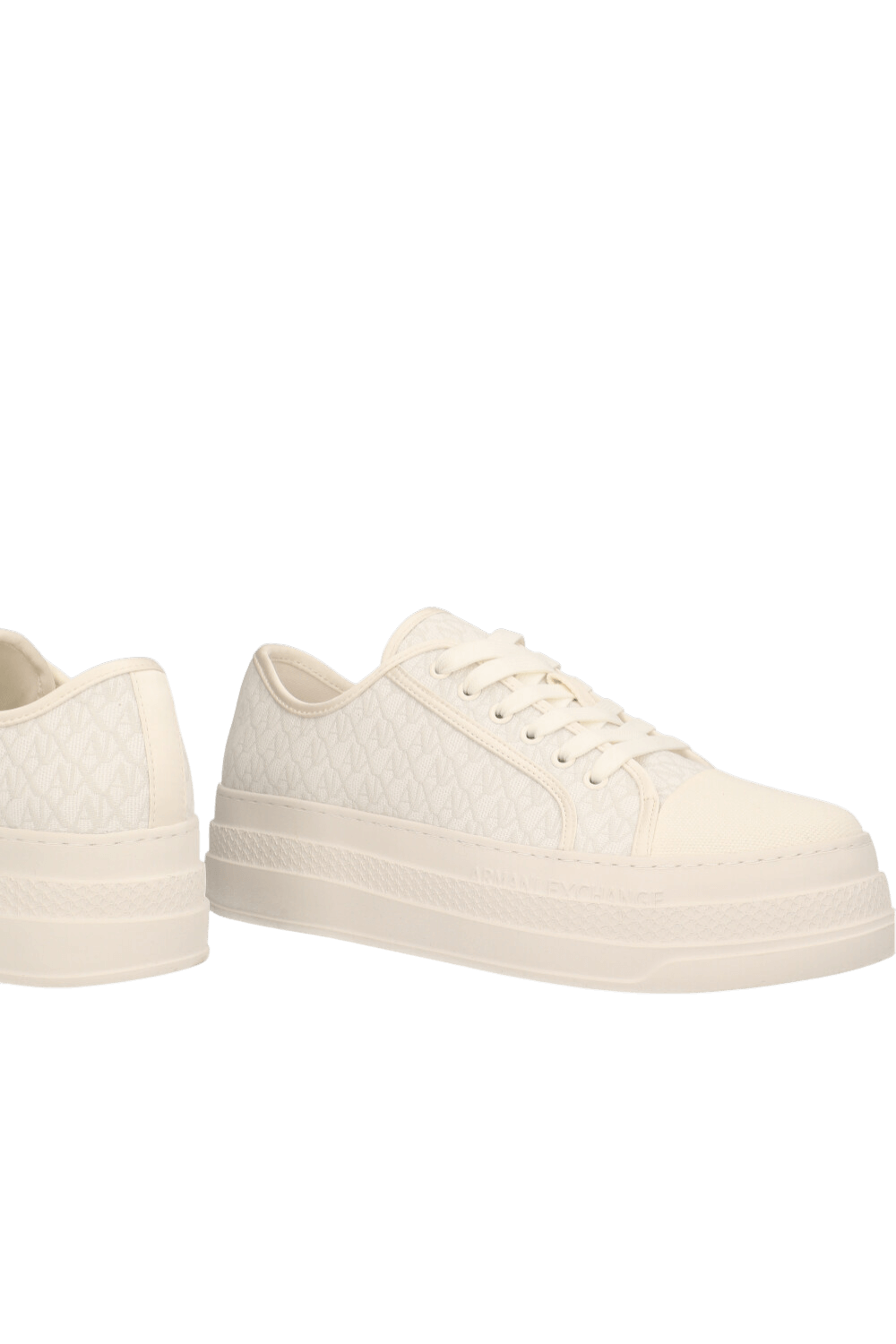 תמונת תקריב של נעלי סניקרס