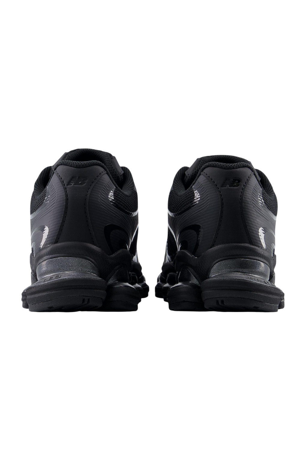 תמונת תקריב של נעלי סניקרס 2000