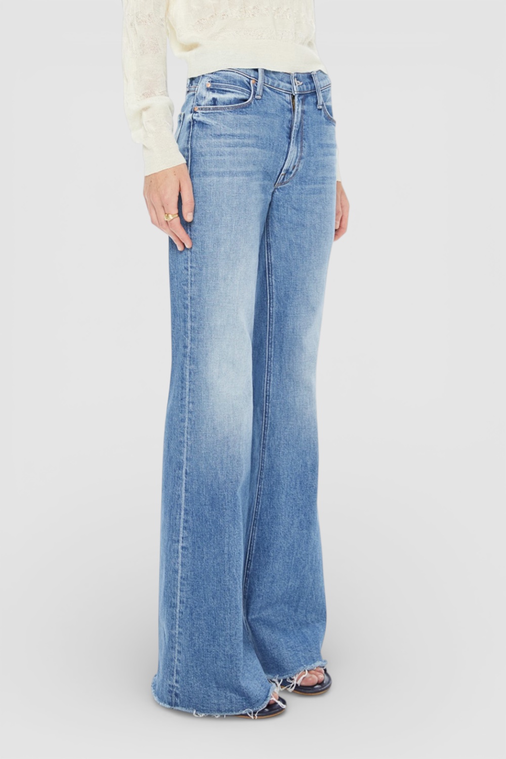 תמונת דוגמן קידמית של מכנסי ג'ינס בגזרת פלייר