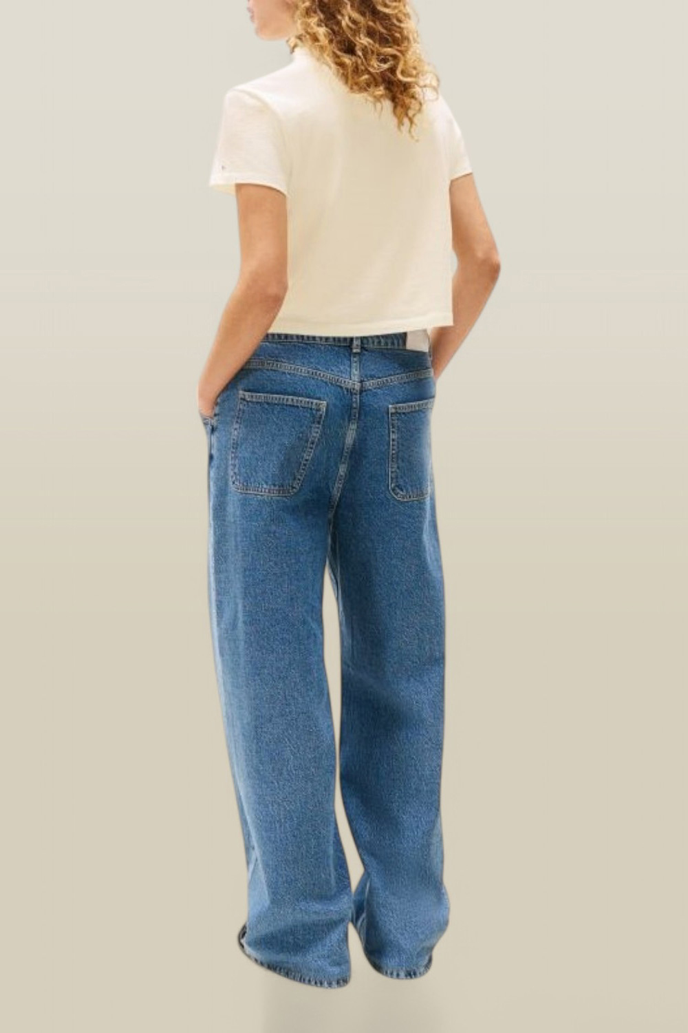 תמונת דוגמן אחורית של סופיה ריצ'י X טומי הילפיגר חולצת טי