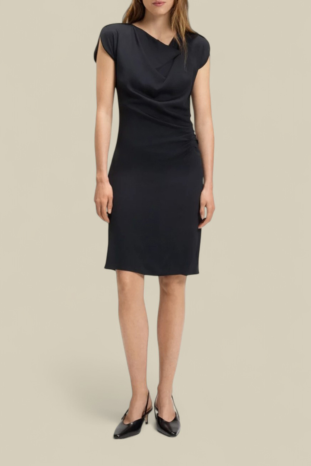 תמונת דוגמן קידמית של שמלה מידי