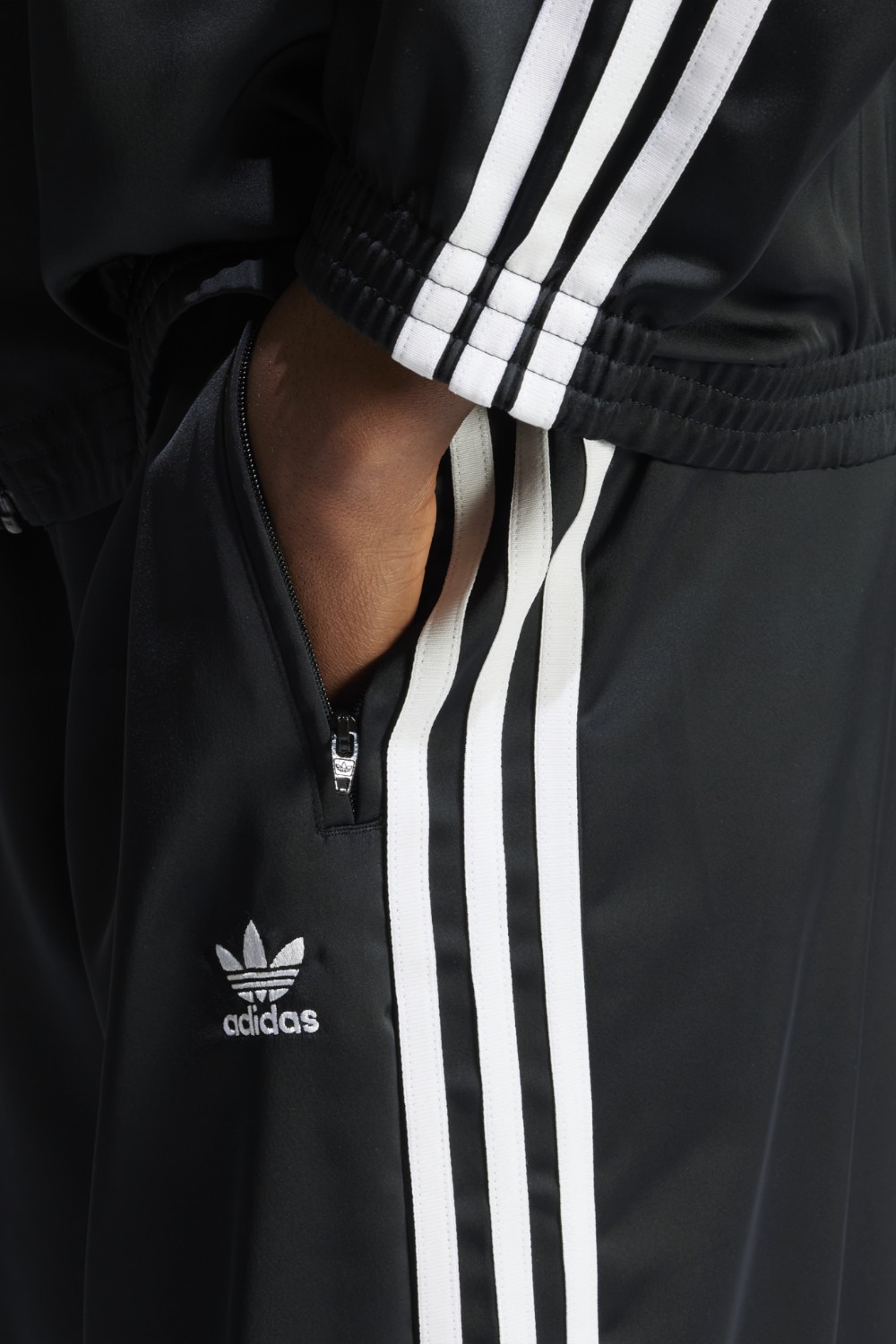 תמונת תקריב דוגמן של מכנסי ג'וגר