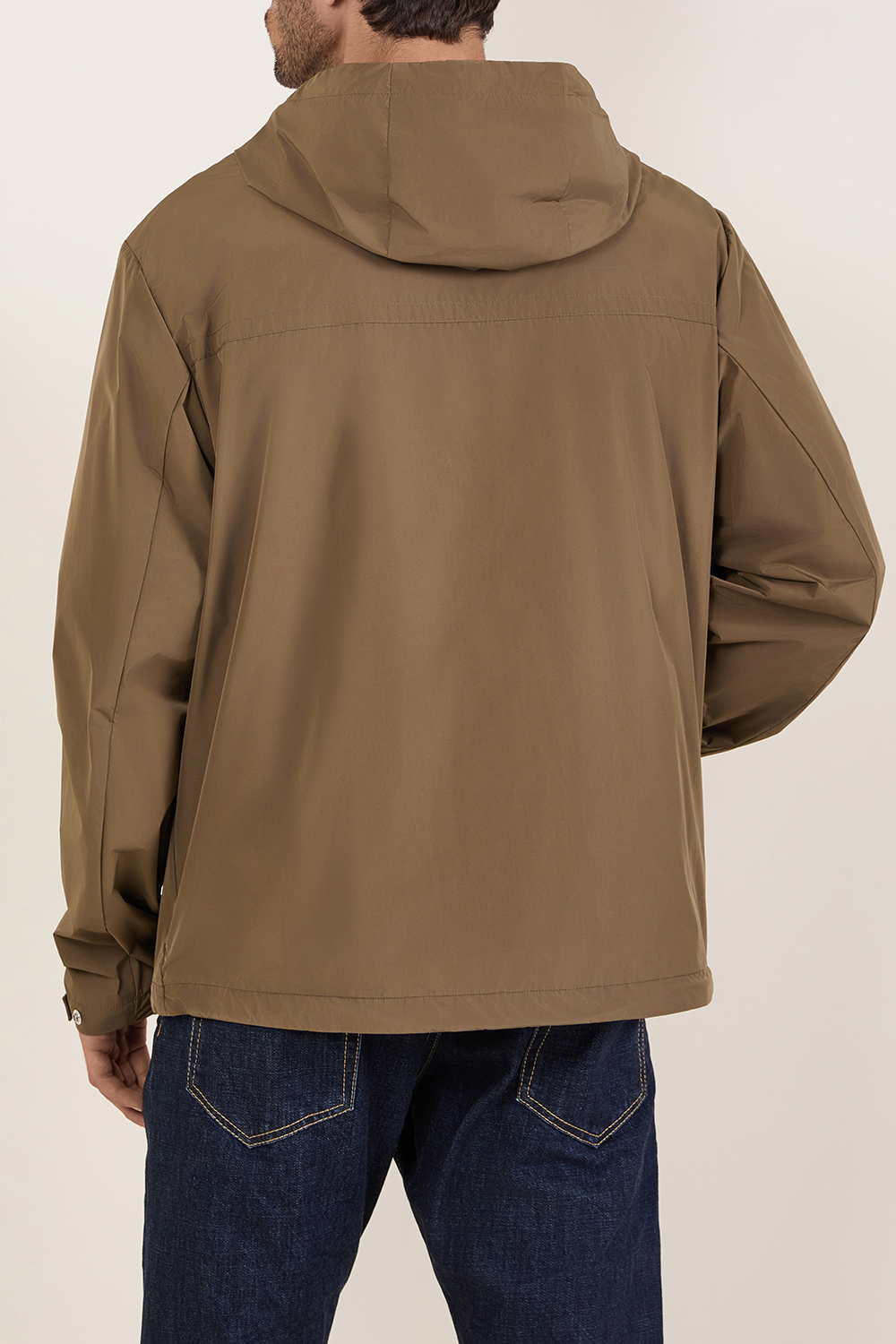 תמונת דוגמן אחורית של מעיל רוח