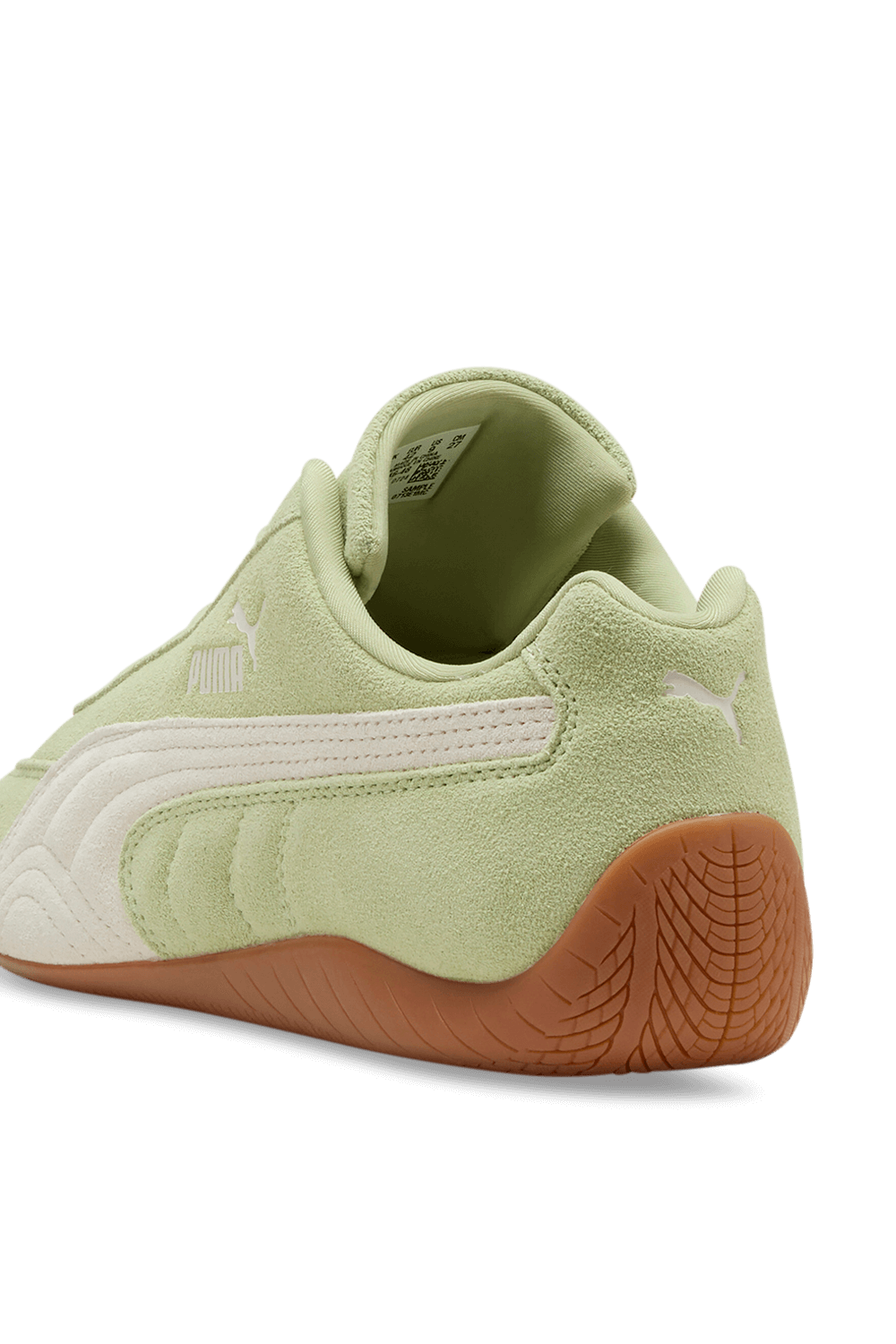 תמונת תקריב של נעלי סניקרס ספידקאט