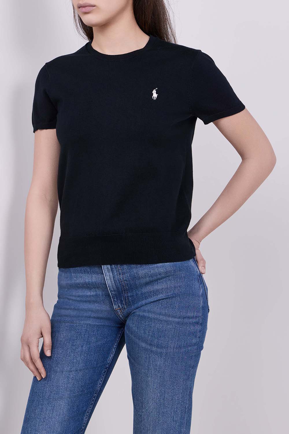 תמונת דוגמן קידמית של חולצת טי סריג