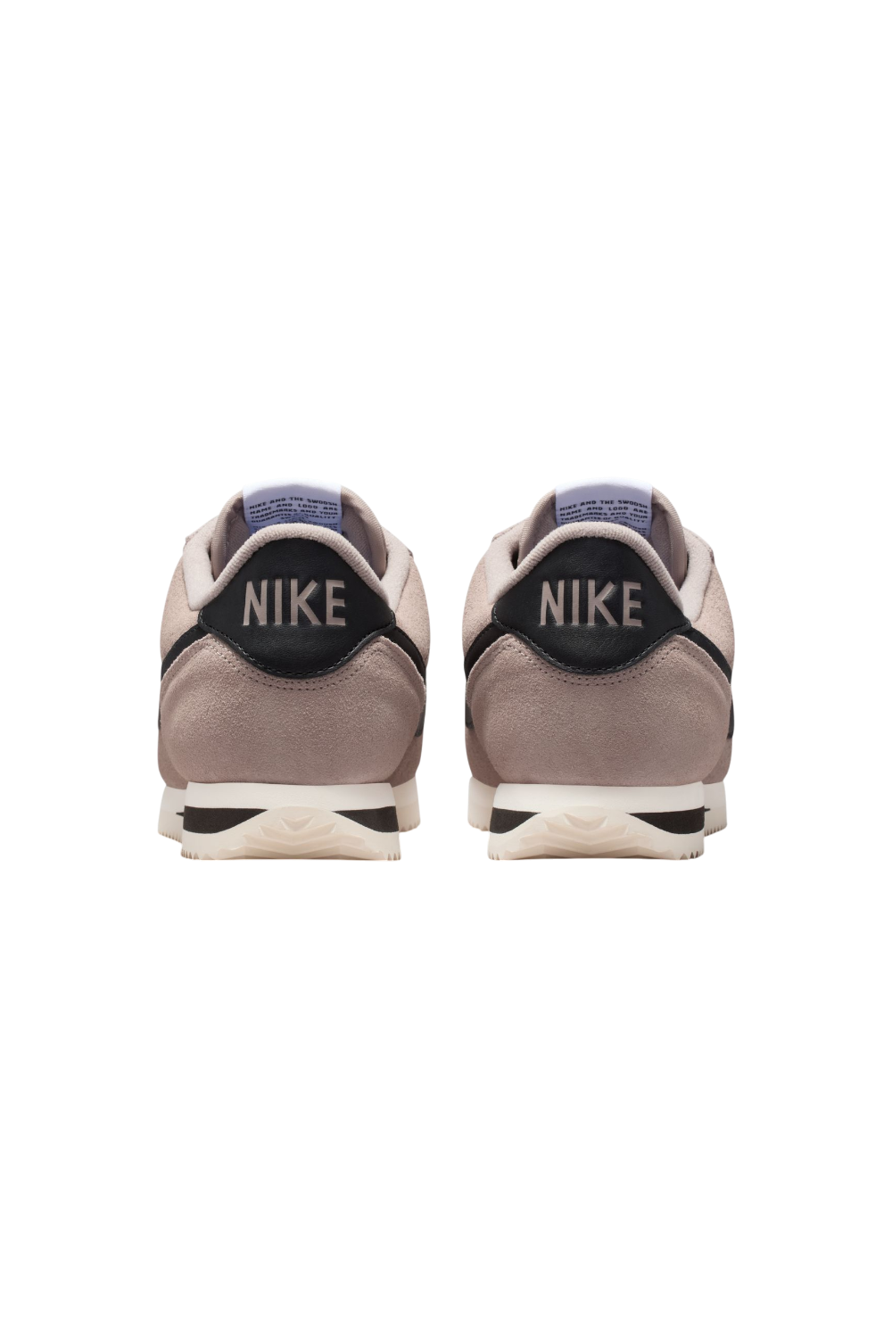 תמונת תקריב של נעלי סניקרס קורטז