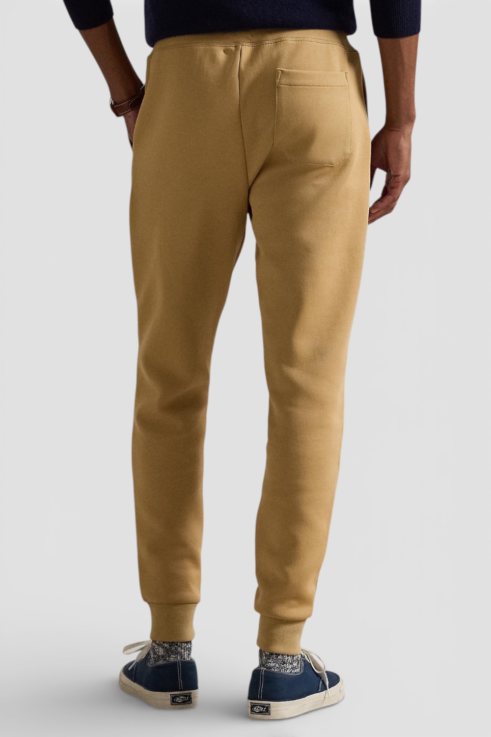 תמונת דוגמן אחורית של מכנסי ג'וג סלים פיט