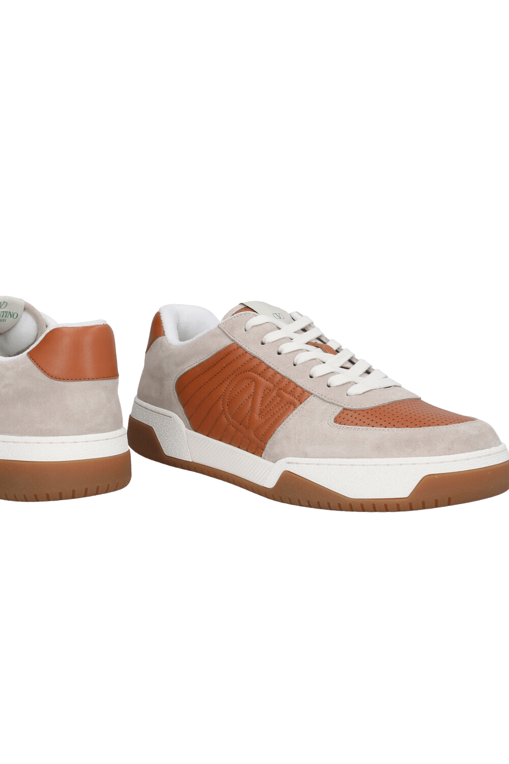 תמונת תקריב של נעלי סניקרס