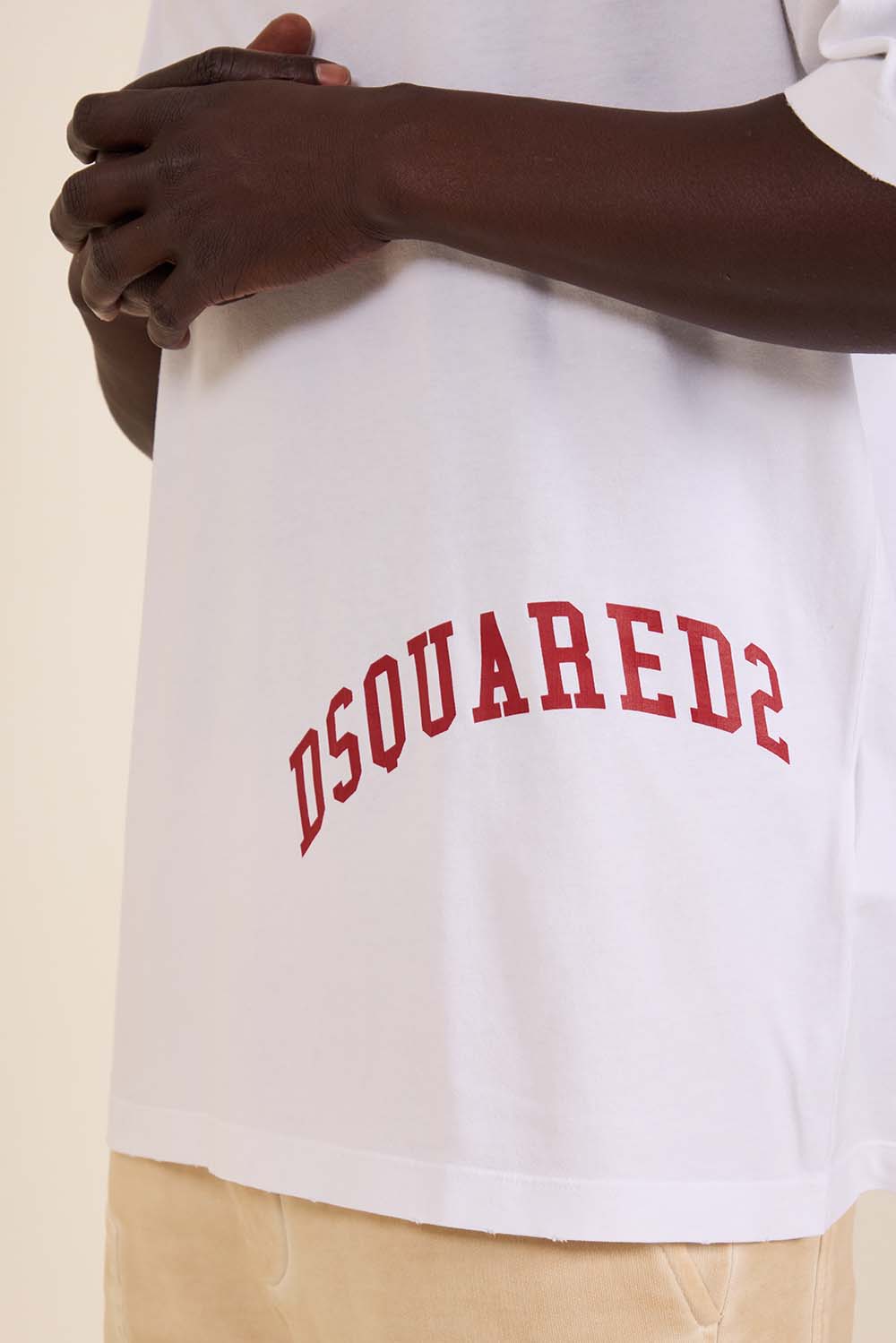 תמונת תקריב דוגמן של חולצת טי