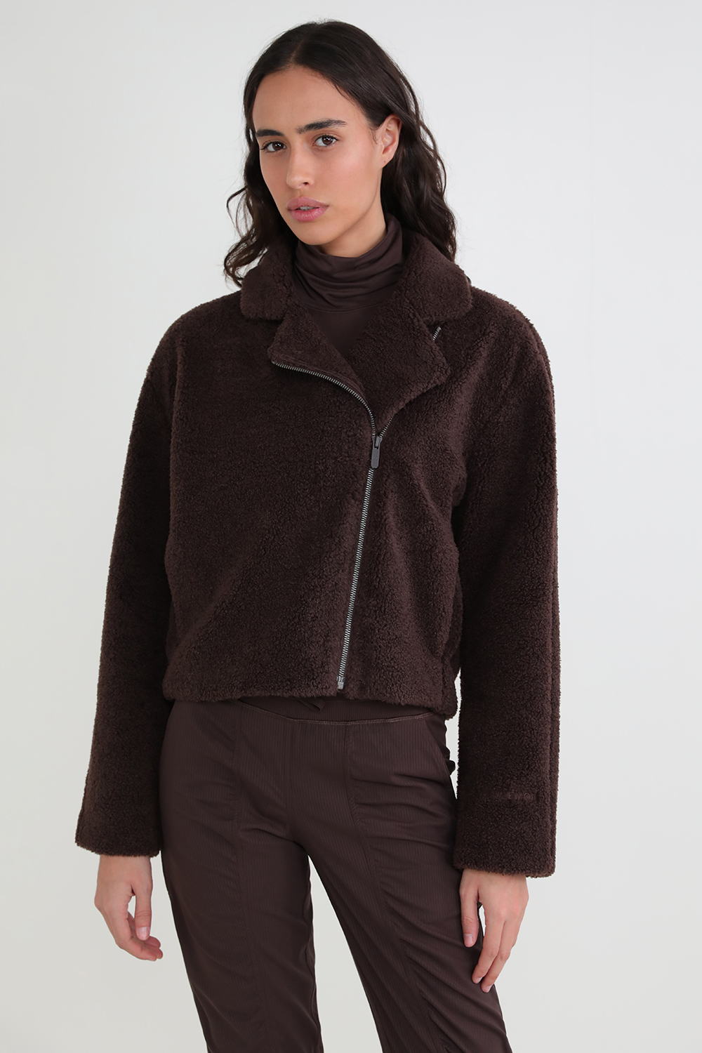 תמונת דוגמן קידמית של Textured Fleece Moto Jacket