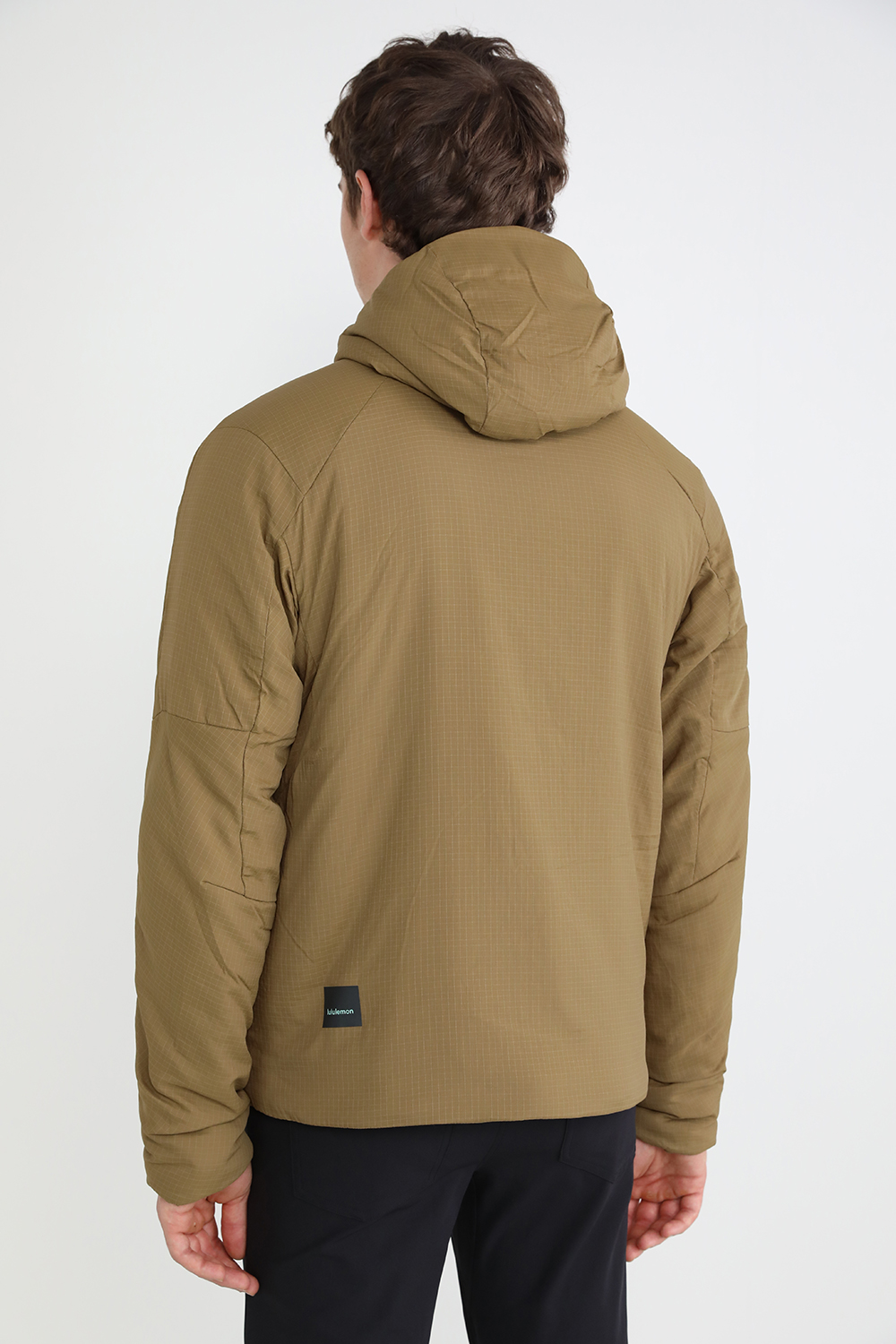 תמונת דוגמן אחורית של Insulated Hiking Hoodie