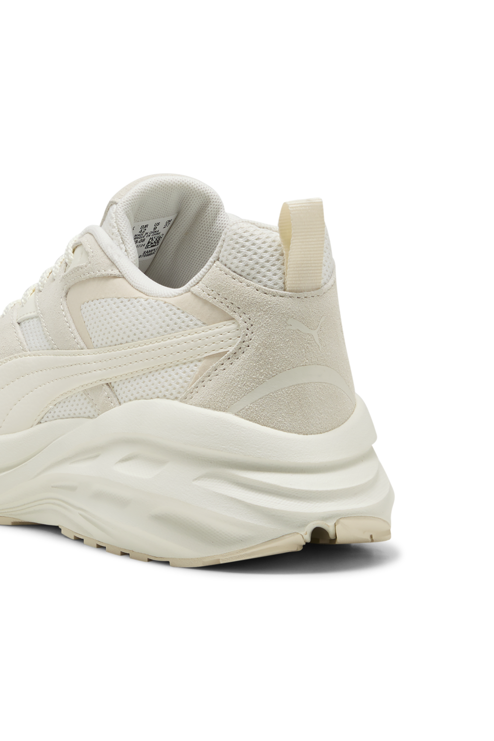 תמונת פנים של נעלי סניקרס