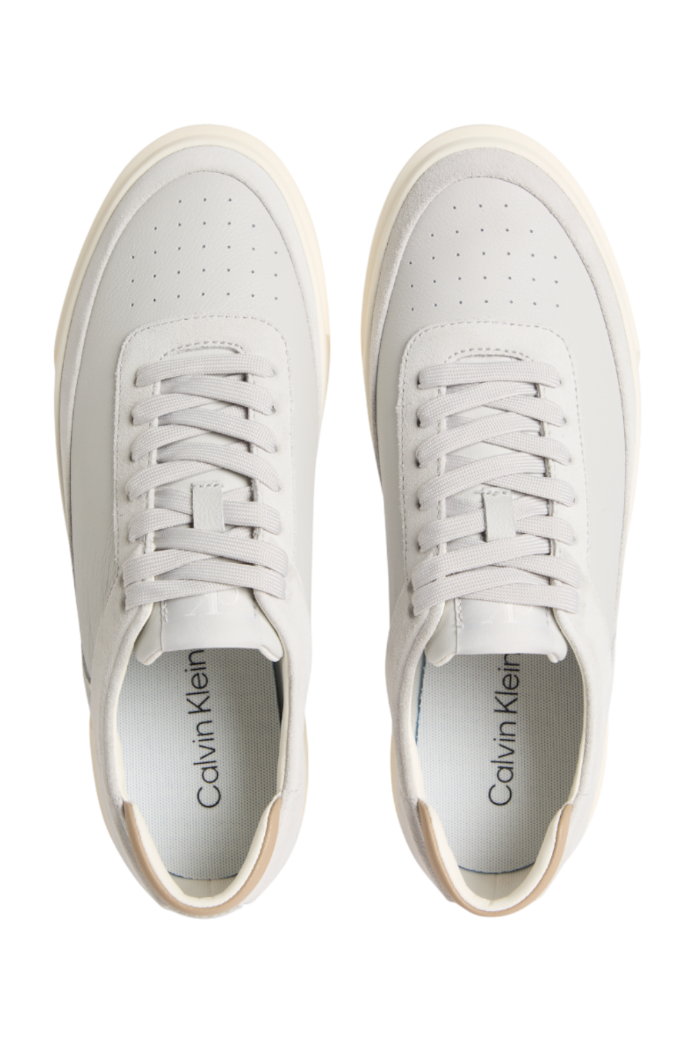 תמונת פנים של סניקרס