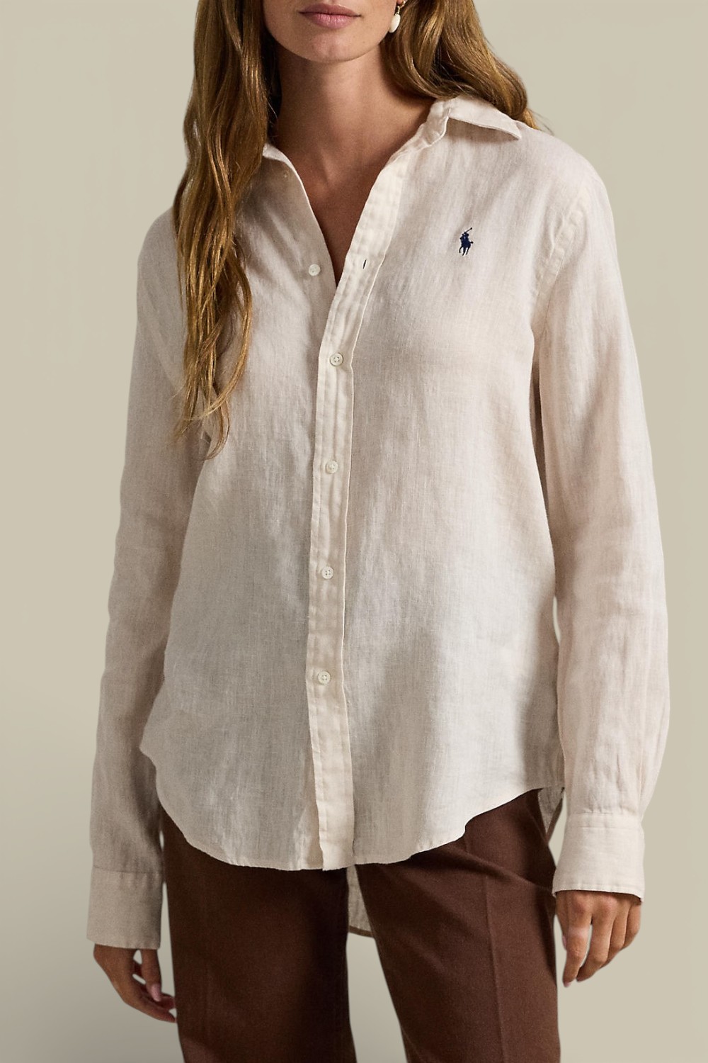 תמונת דוגמן קידמית של חולצת כפתורים פשתן