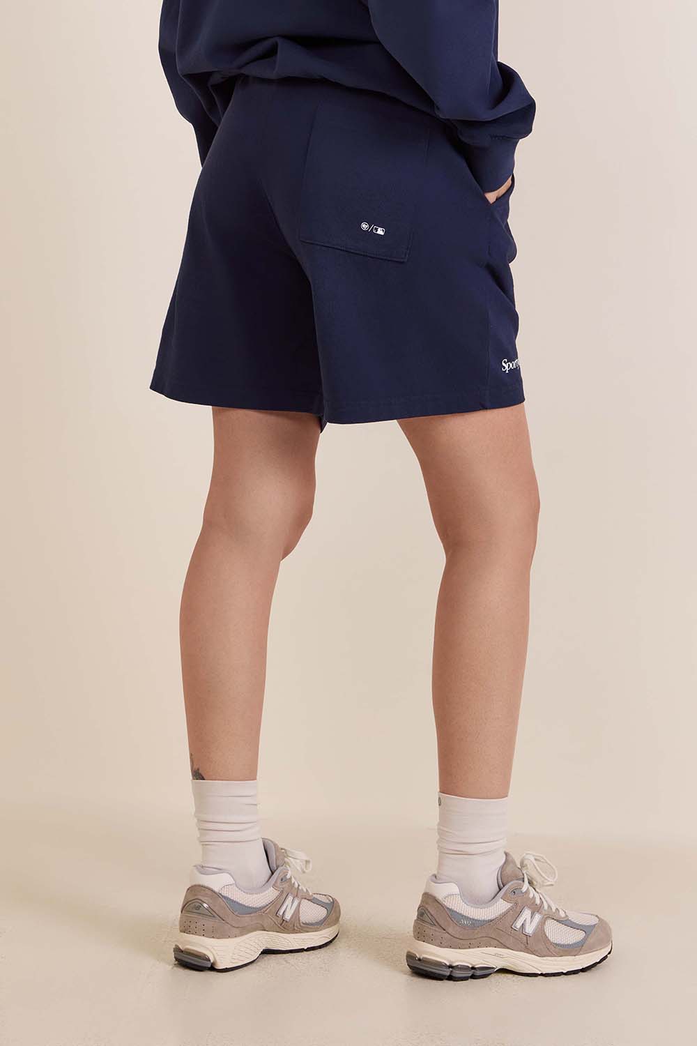 תמונת דוגמן אחורית של מכנסיים קצרים ינקיס