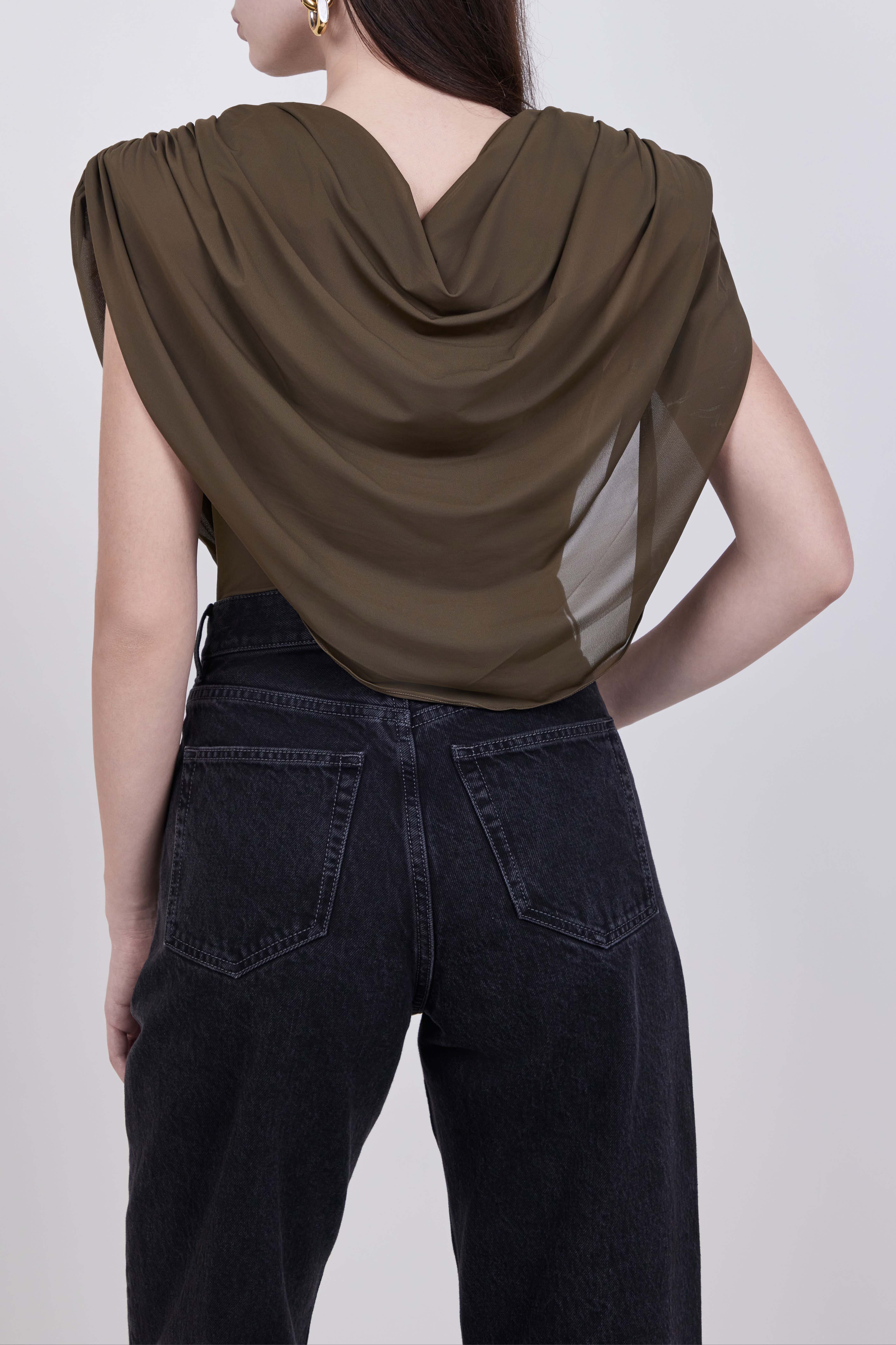 תמונת דוגמן אחורית של בגד גוף סינדי