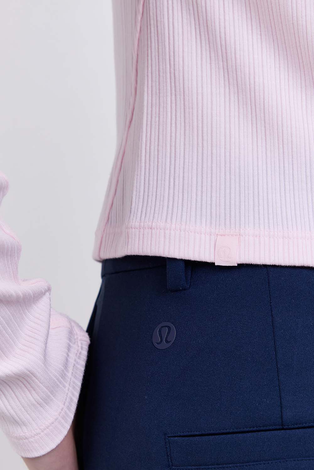 תמונת תקריב דוגמן של Hold Tight Micro-Rib Cardigan