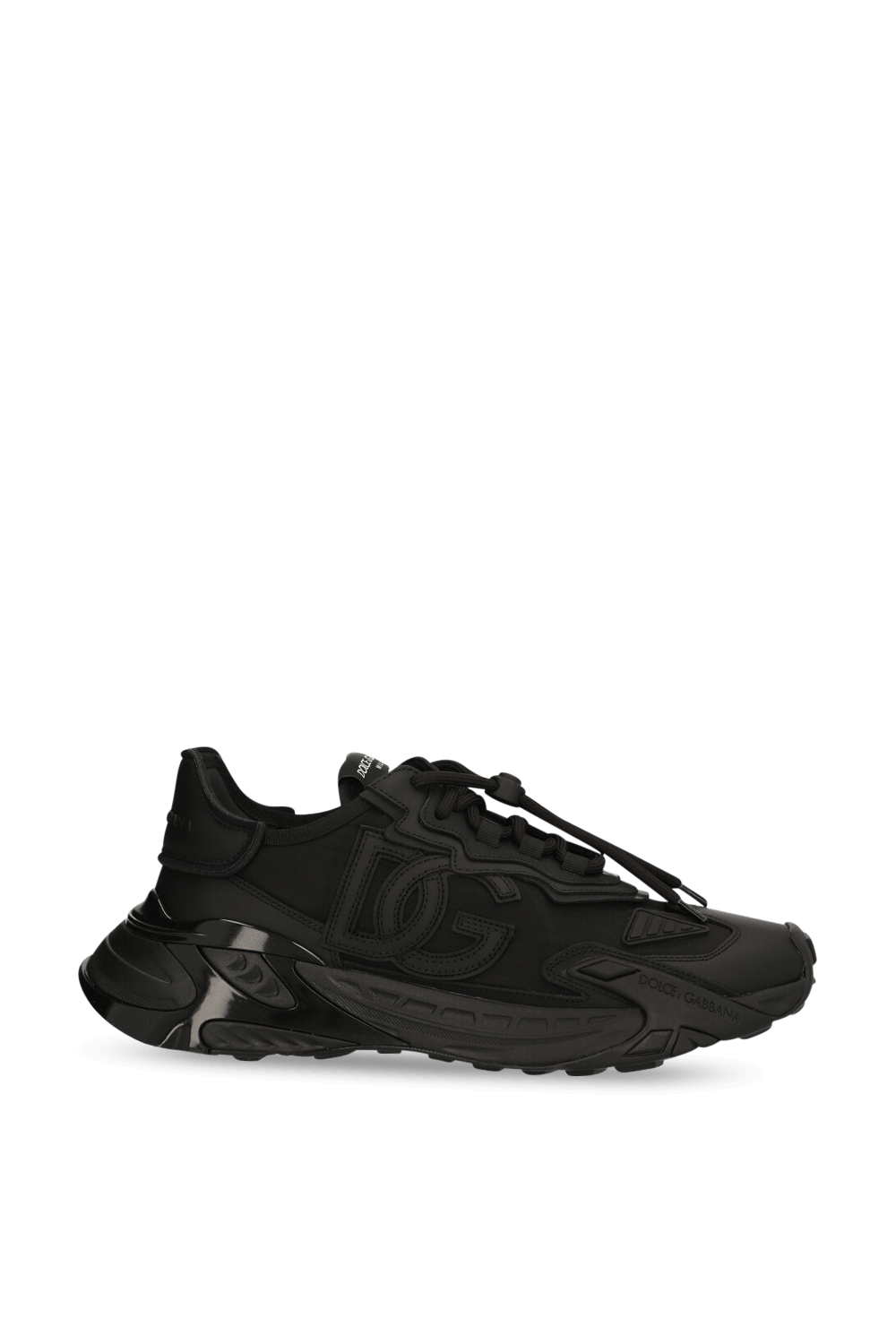 תמונה קידמית של נעלי סניקרס