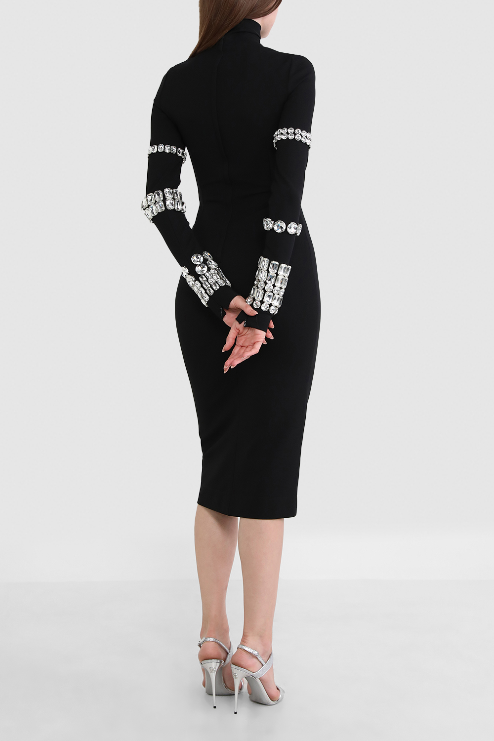 תמונת דוגמן אחורית של דולצ'ה וגבאנה X קים שמלת סלים מידי שחורה עם אבני חן