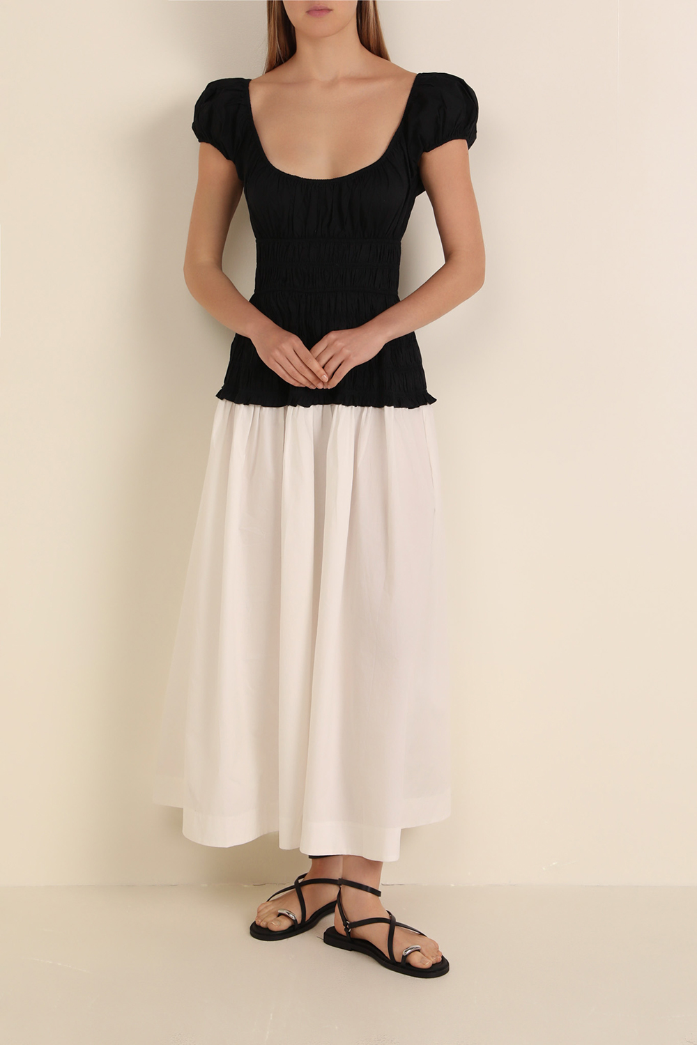 תמונת דוגמן קידמית של סנדלים