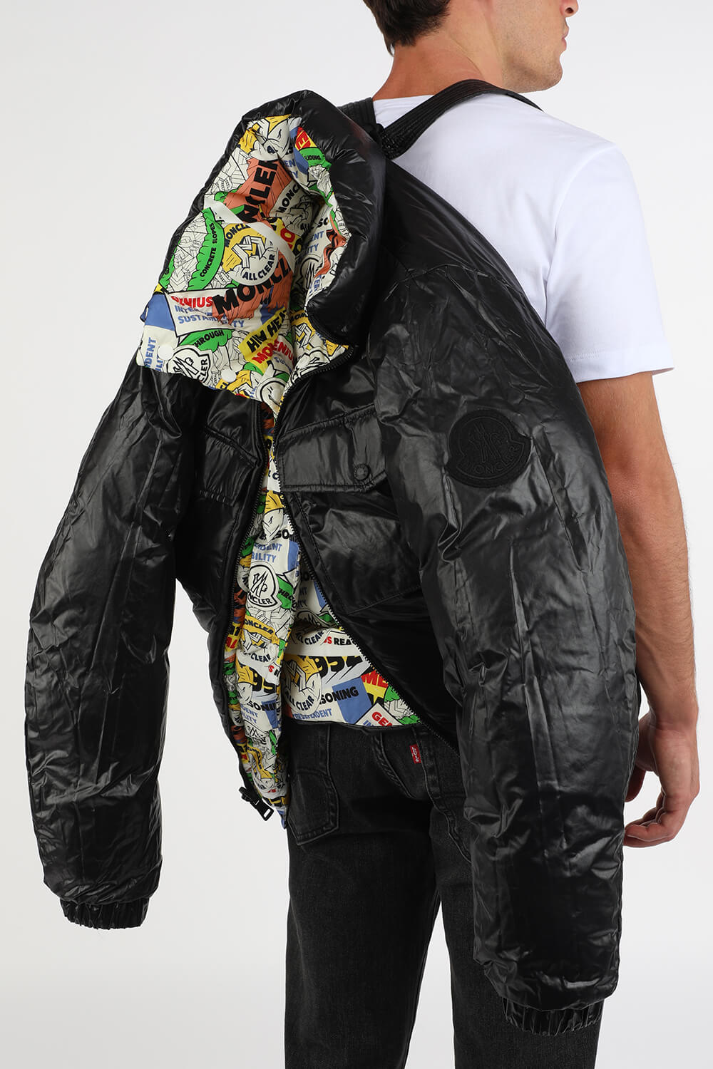 תמונת תקריב דוגמן של מעיל פאפר דו צדדי בדגומה צבעונית