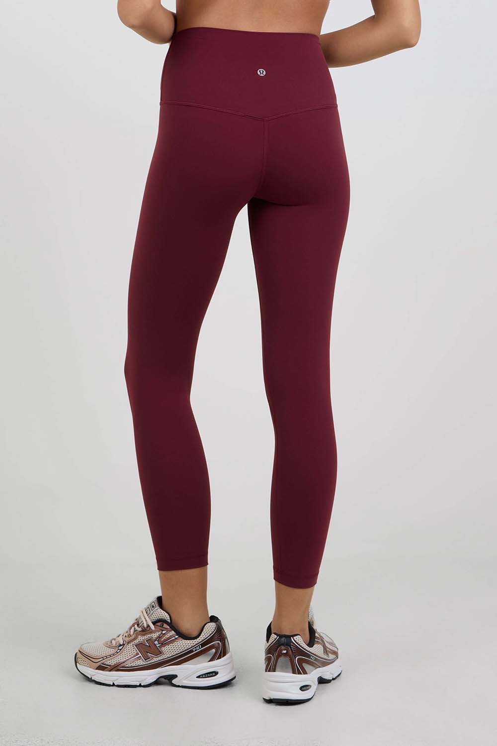 תמונת דוגמן אחורית של LULULEMON ALIGN&trade; HIGH-RISE CROP 23