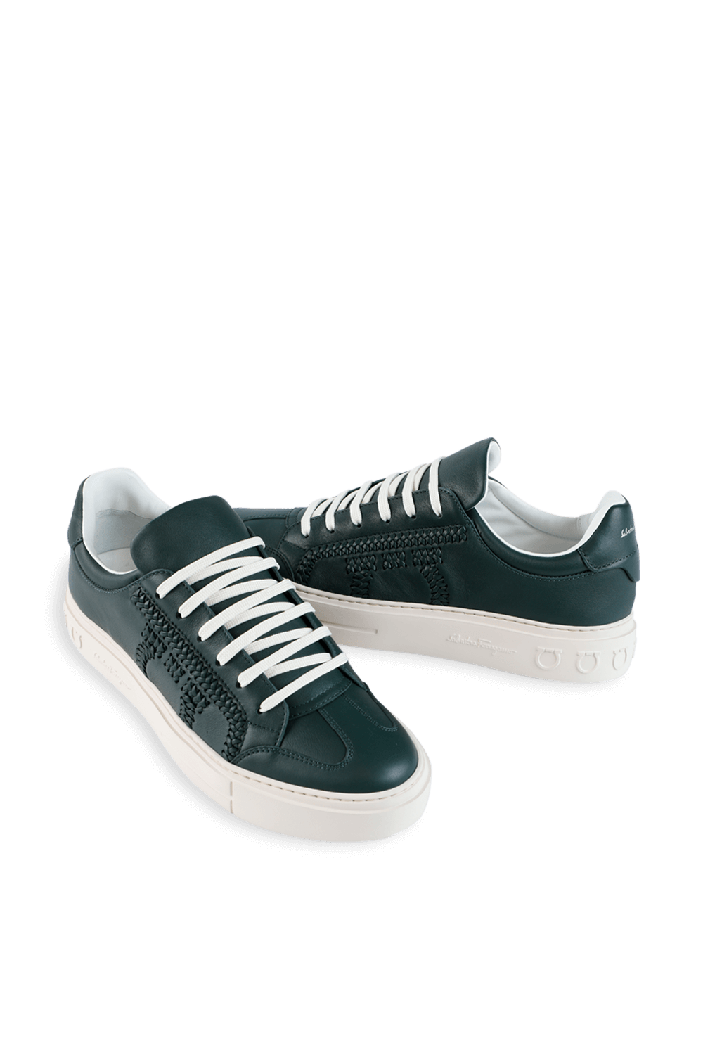 תמונת תקריב של Gancini Sneakers in Black and White