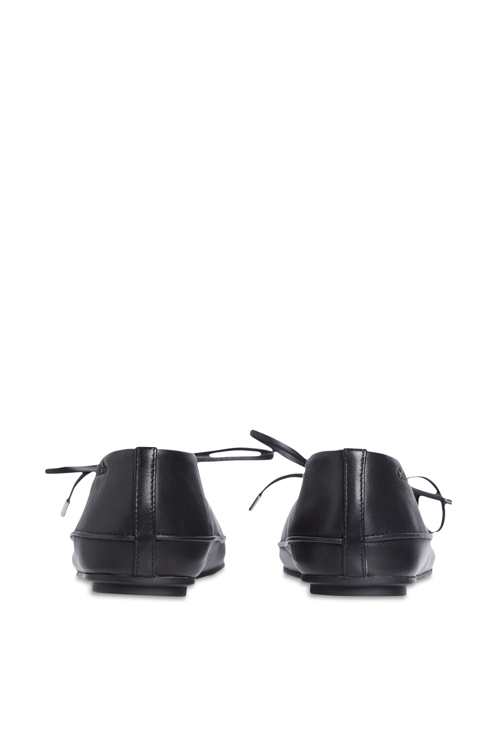 תמונת תקריב של נעלי מרי ג'יין