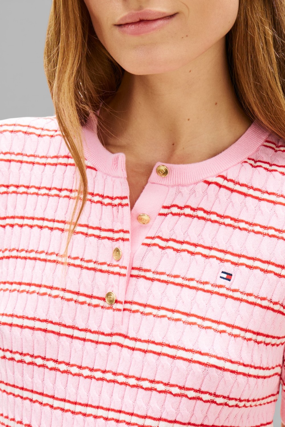 תמונת תקריב דוגמן של חולצת סריג