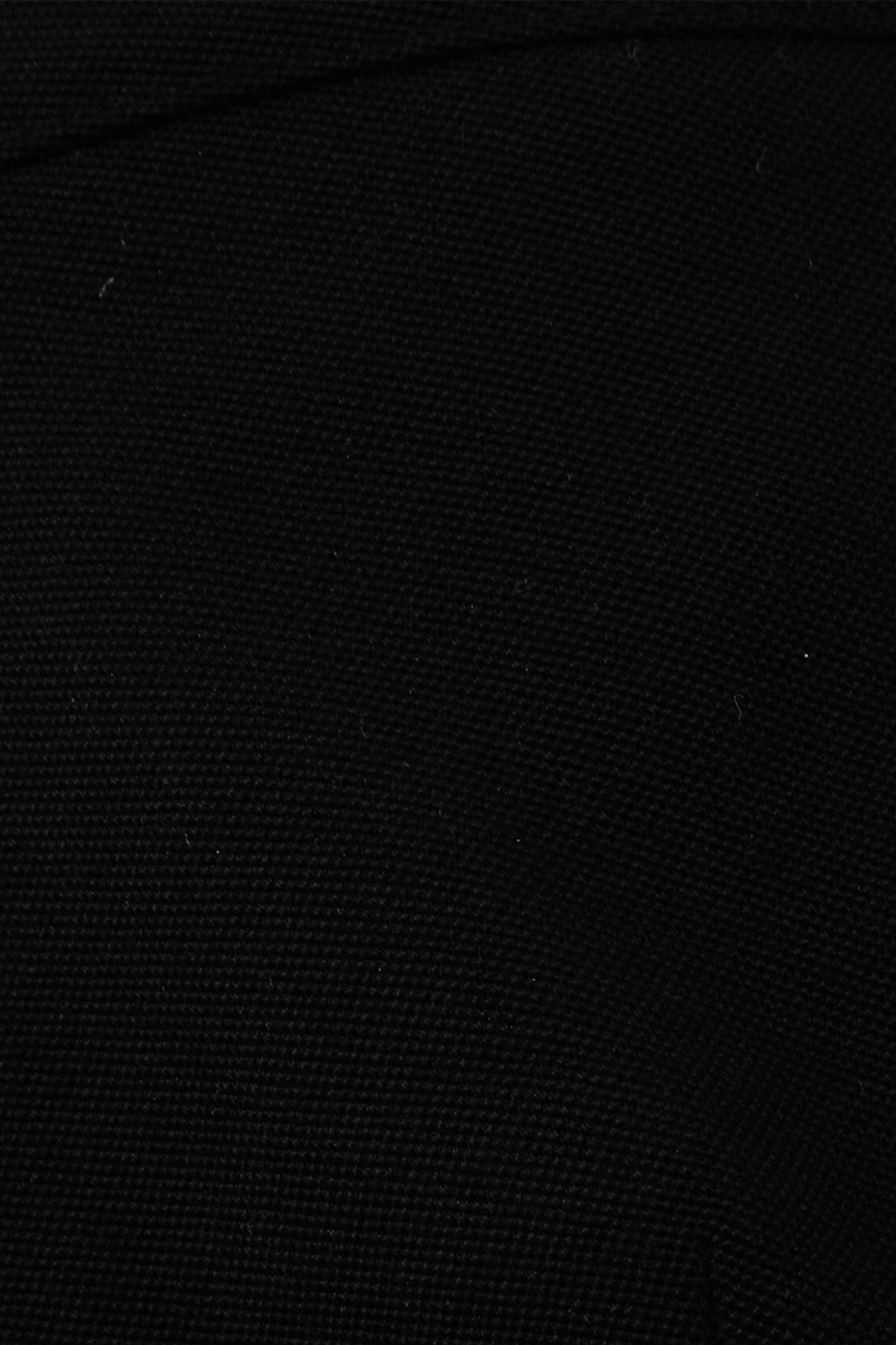 תמונת תקריב של חצאית מקסי מצמר עם שסע