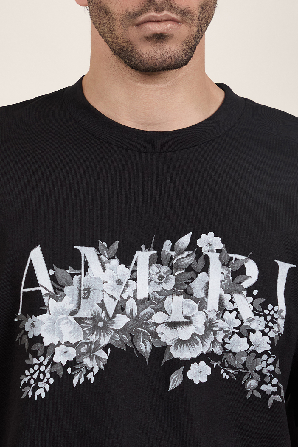 תמונת תקריב דוגמן של חולצת טי