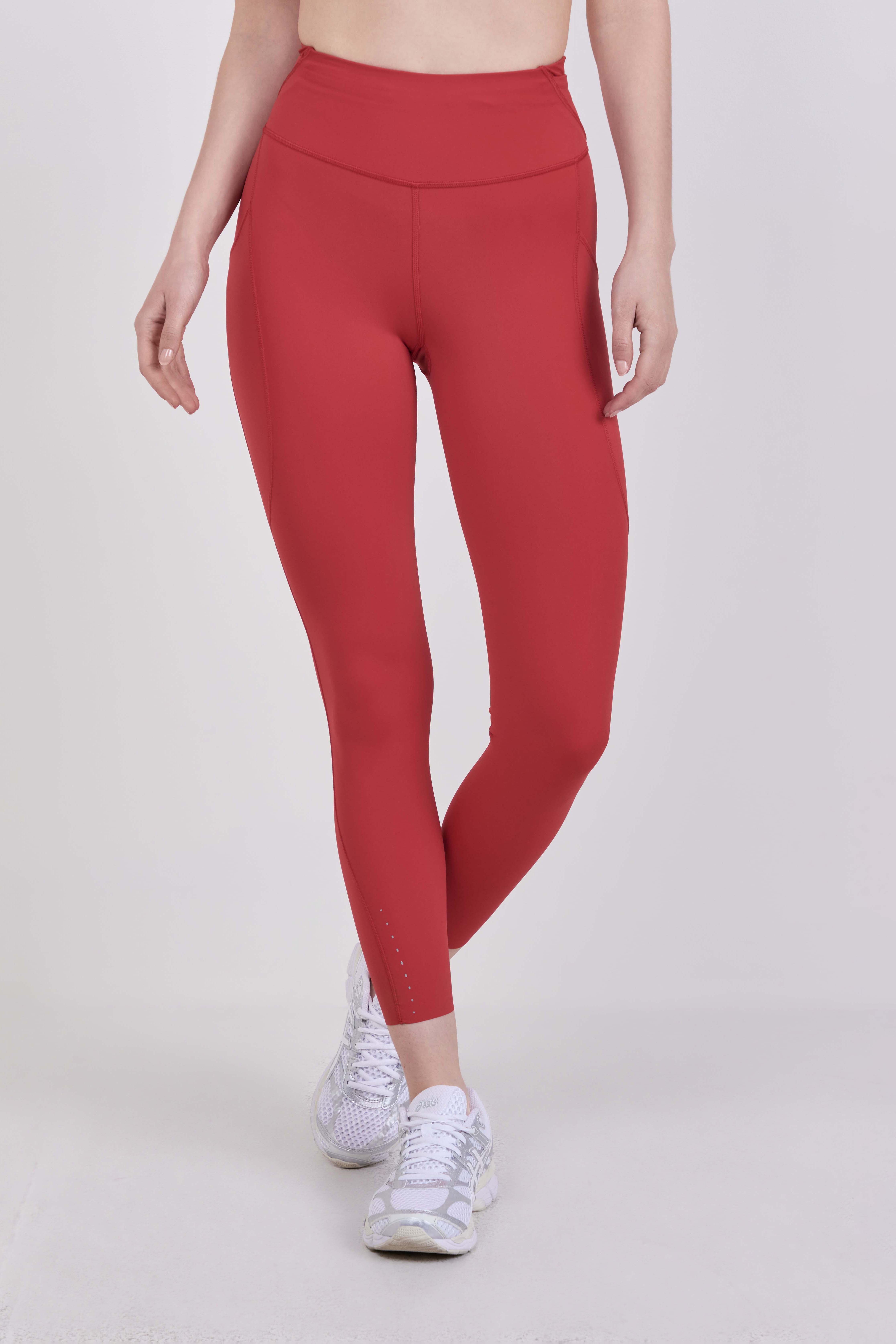 תמונת דוגמן קידמית של Fast and Free High-Rise Tight 25'' 5 Pocket