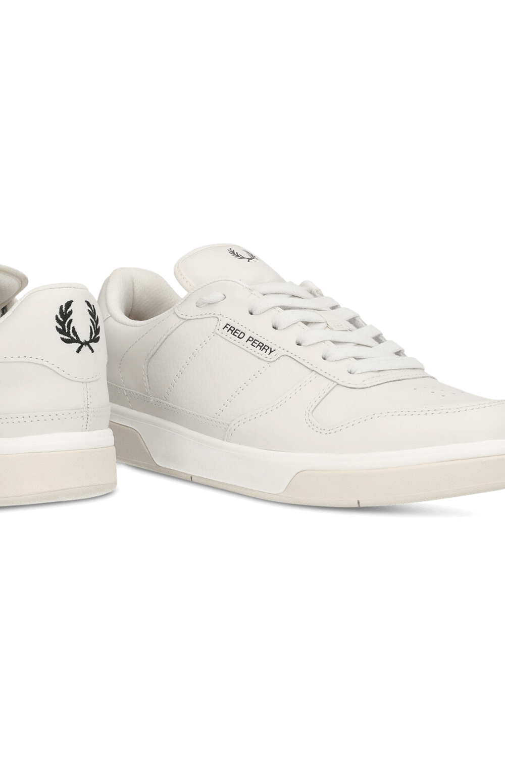 תמונת תקריב של נעלי סניקרס