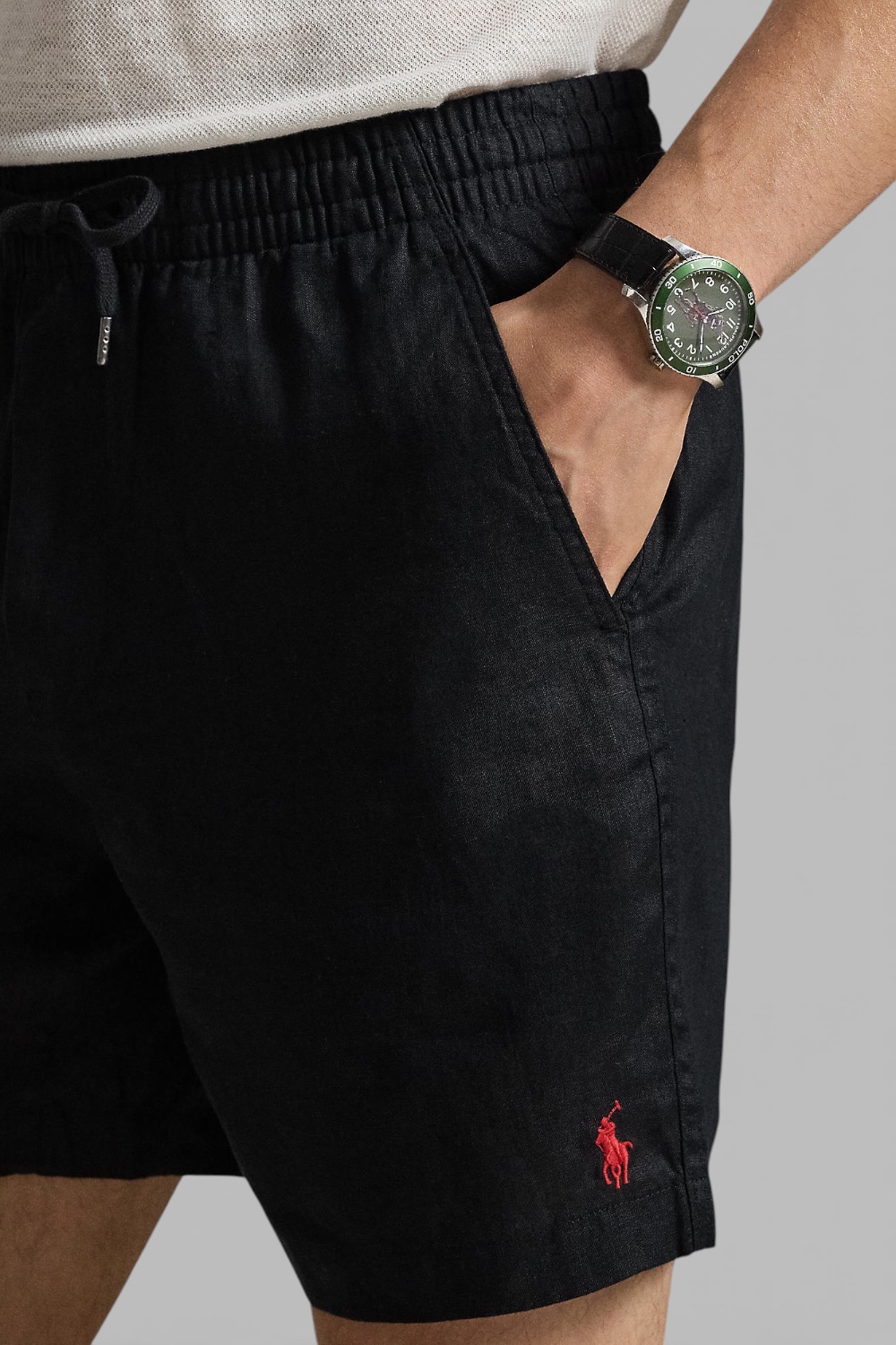 תמונת תקריב דוגמן של מכנסיים קצרים