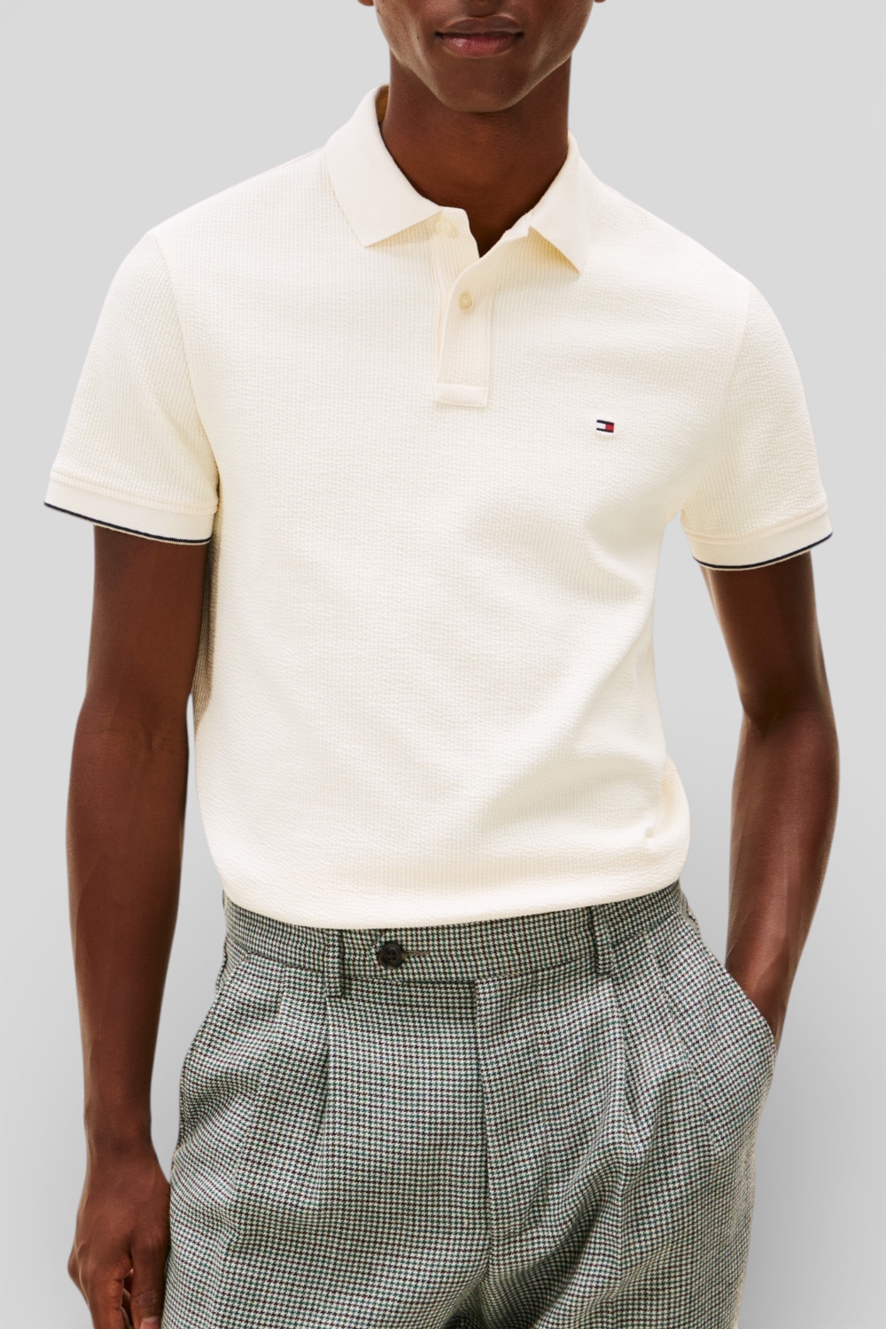 תמונת דוגמן קידמית של חולצת פולו