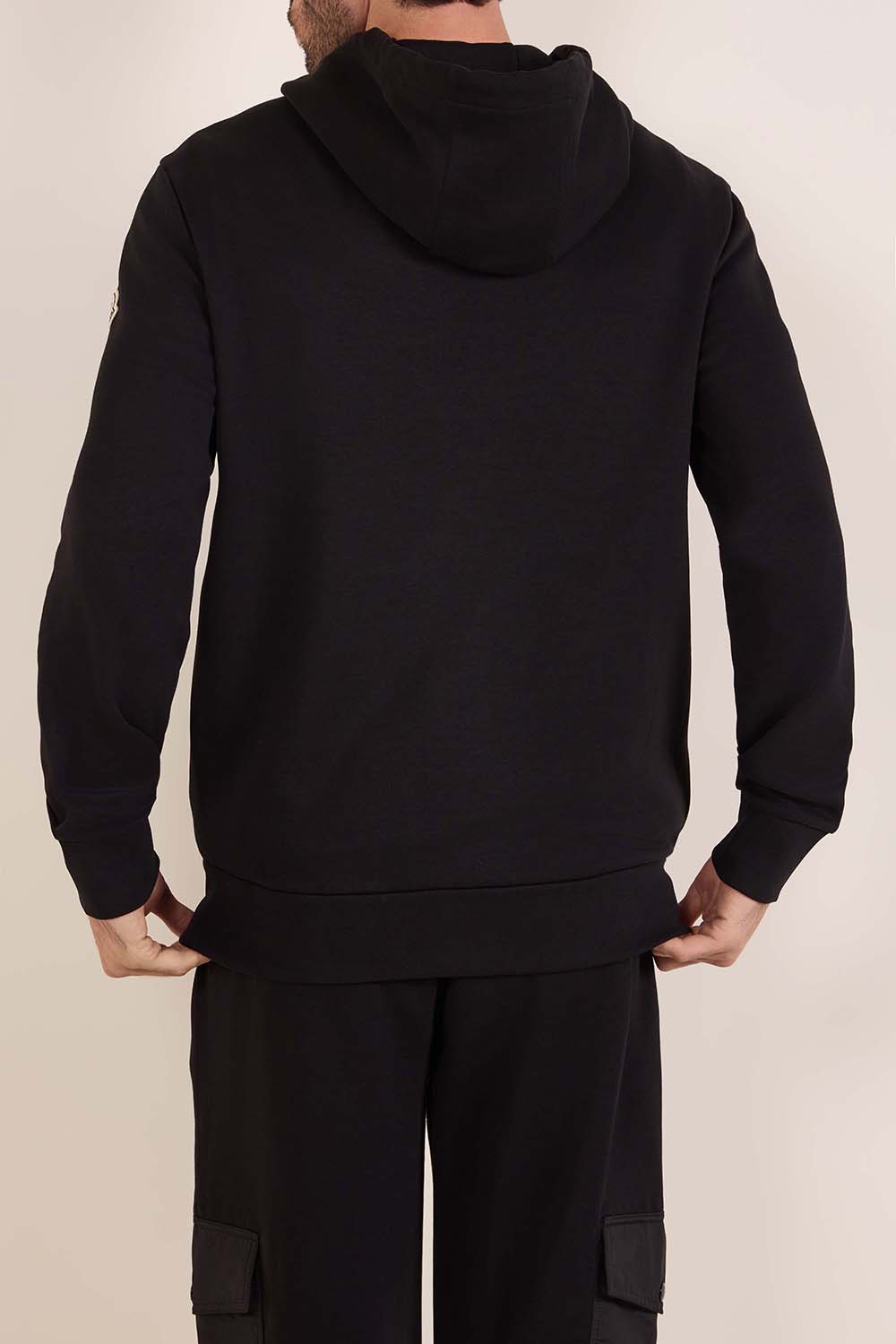 תמונת דוגמן אחורית של ז'קט קפוצ'ון