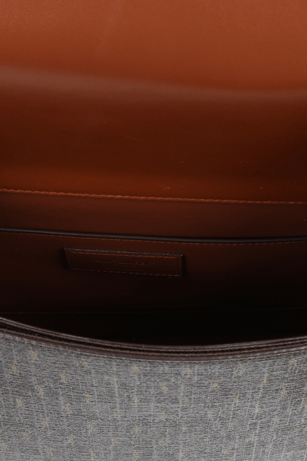 תיק צד מונוגרמי מעור בצבע חום