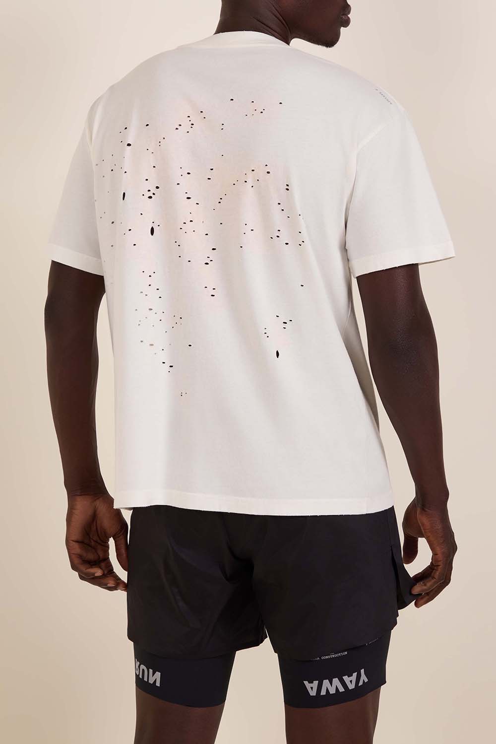 תמונת דוגמן אחורית של חולצת אימון