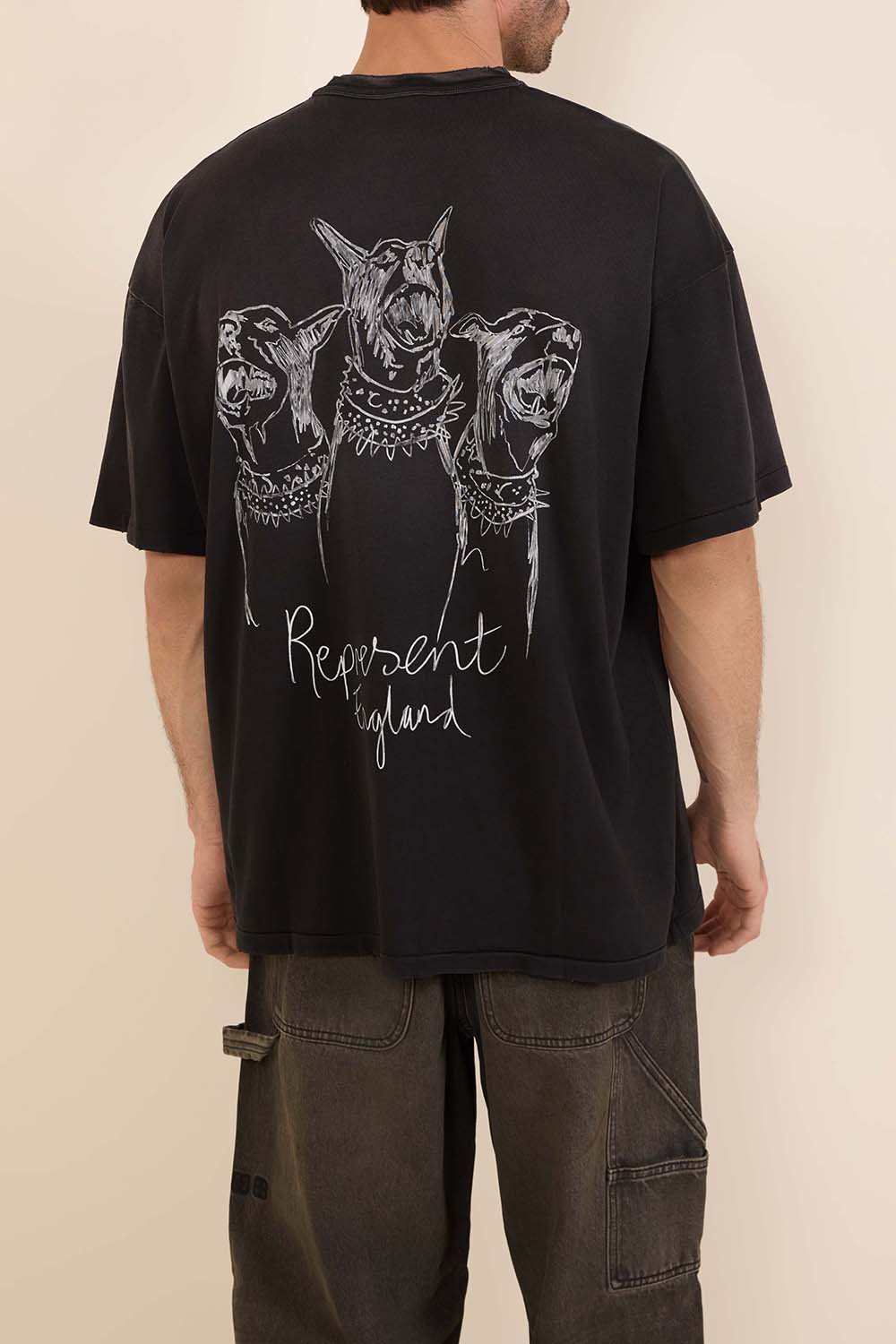 חולצת טי מצוירת