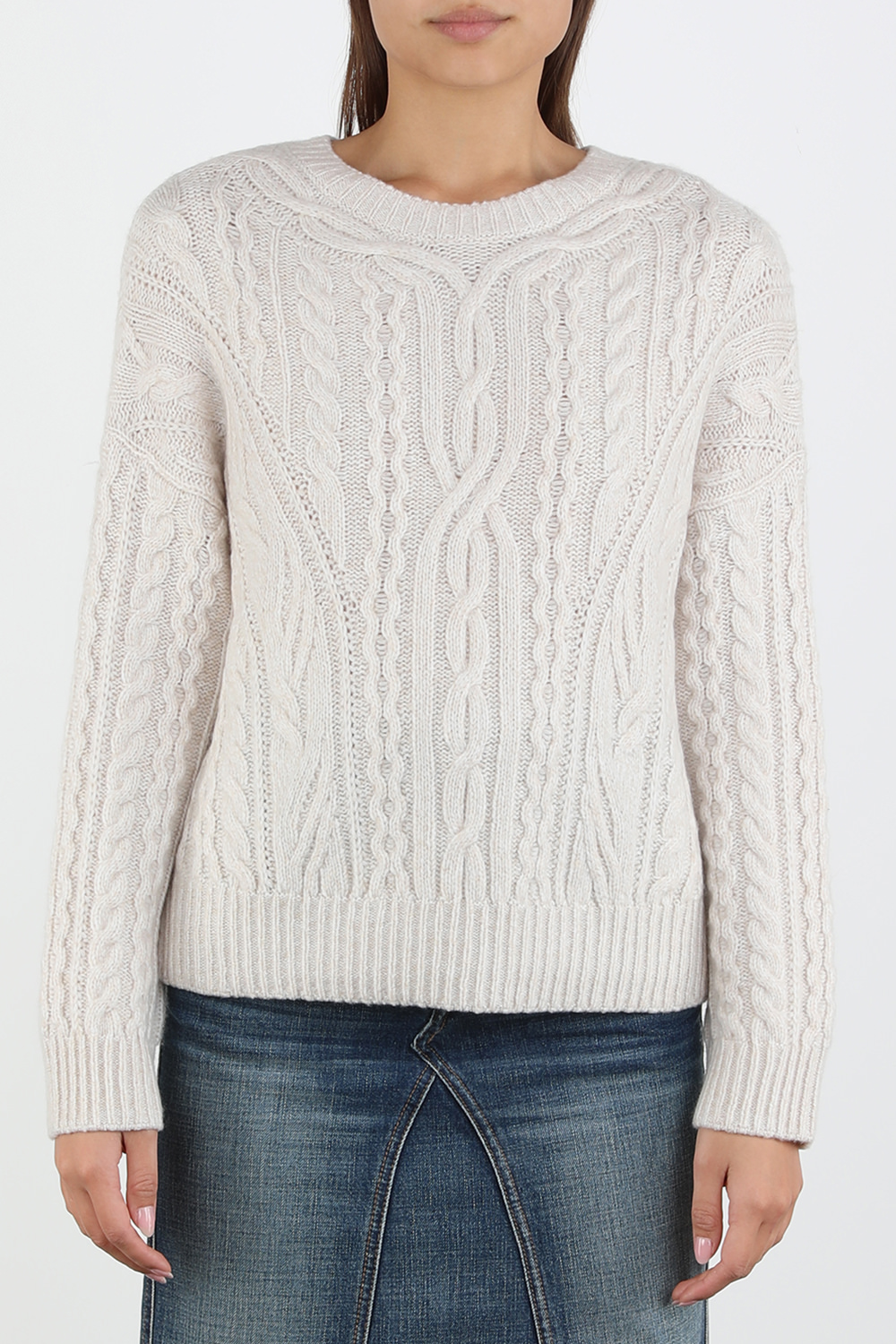 תמונת דוגמן קידמית של סוודר אוף וויט בסריגה צ'אנקית