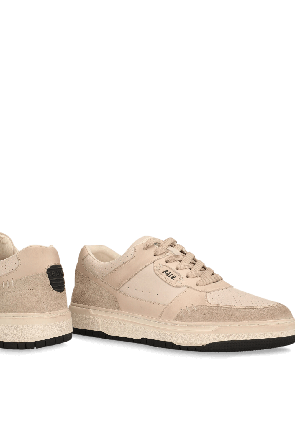 תמונת תקריב של נעלי סניקרס