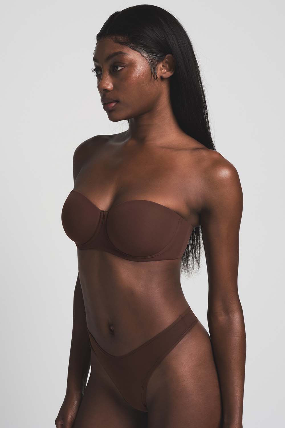 תמונת דוגמן קידמית של STRAPLESS BRA