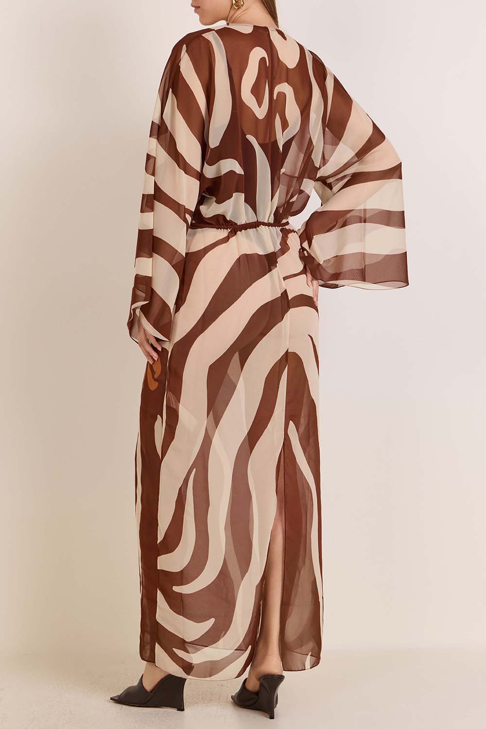 תמונת דוגמן אחורית של שמלת כפתן