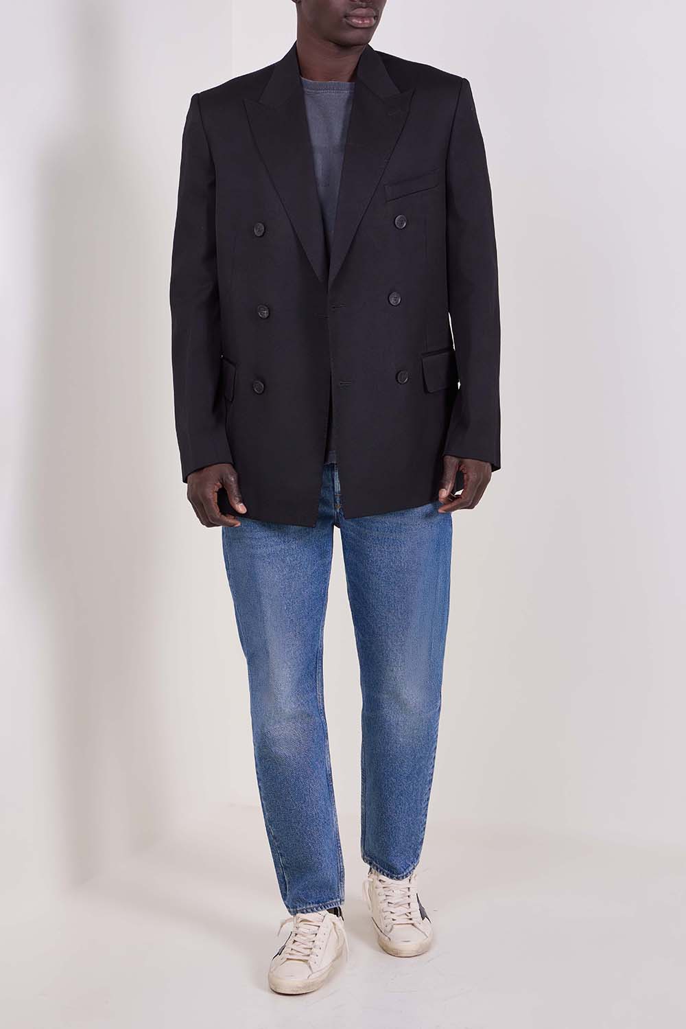 תמונת דוגמן קידמית של סניקרס