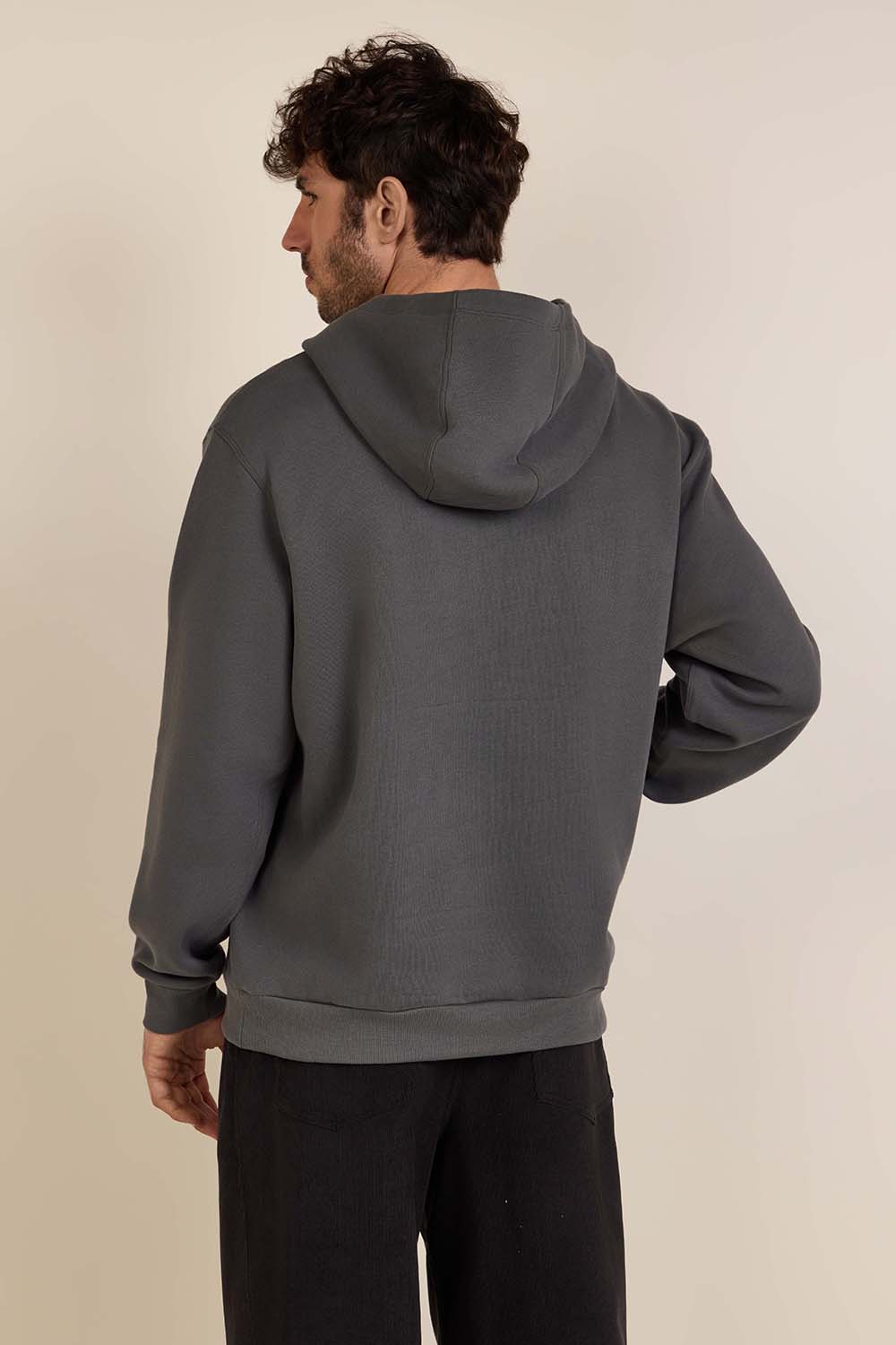 תמונת דוגמן אחורית של Steady State Pullover Hoodie