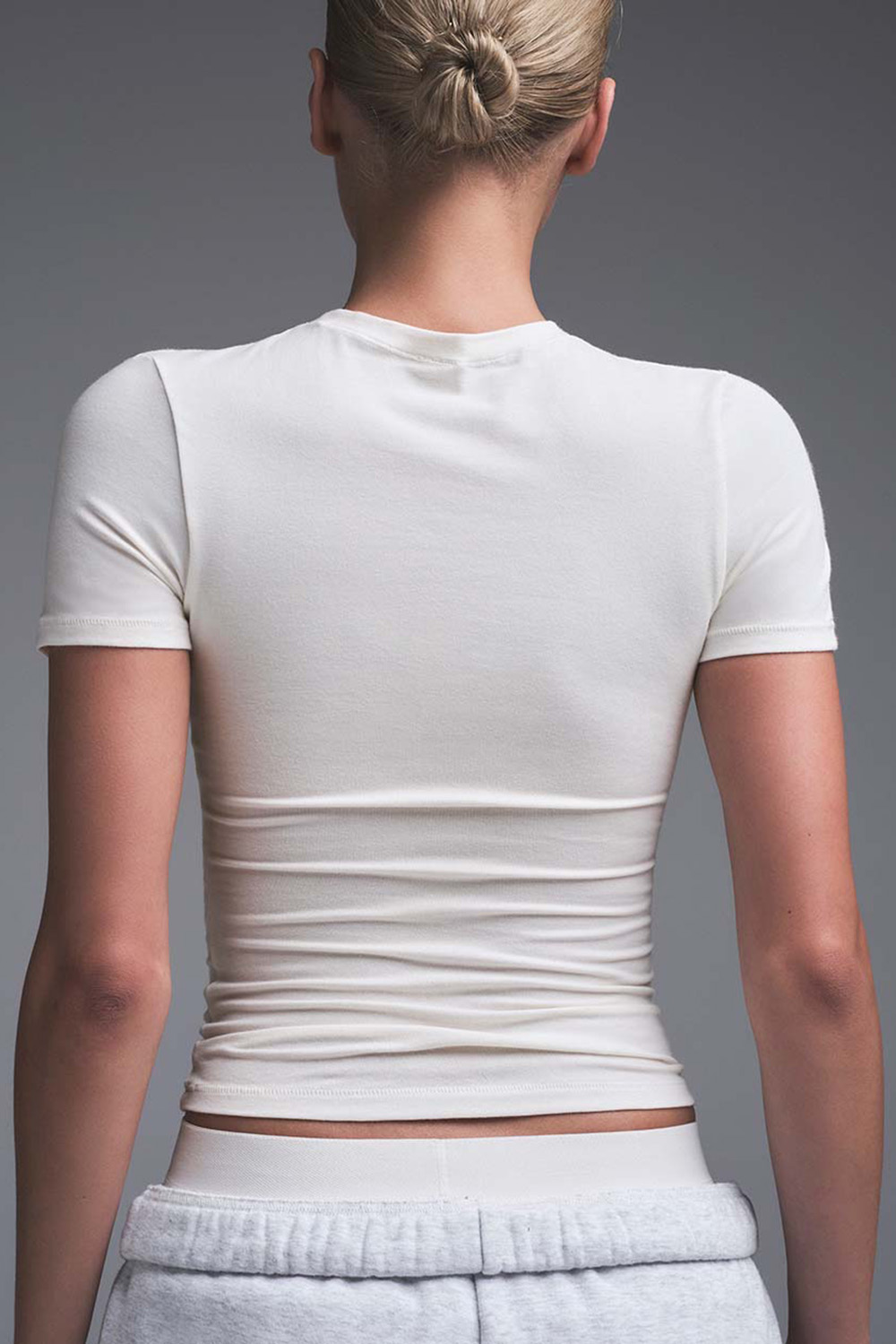 תמונת דוגמן אחורית של T-SHIRT