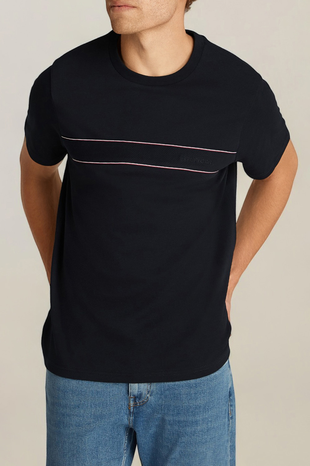 תמונת דוגמן קידמית של חולצת טי